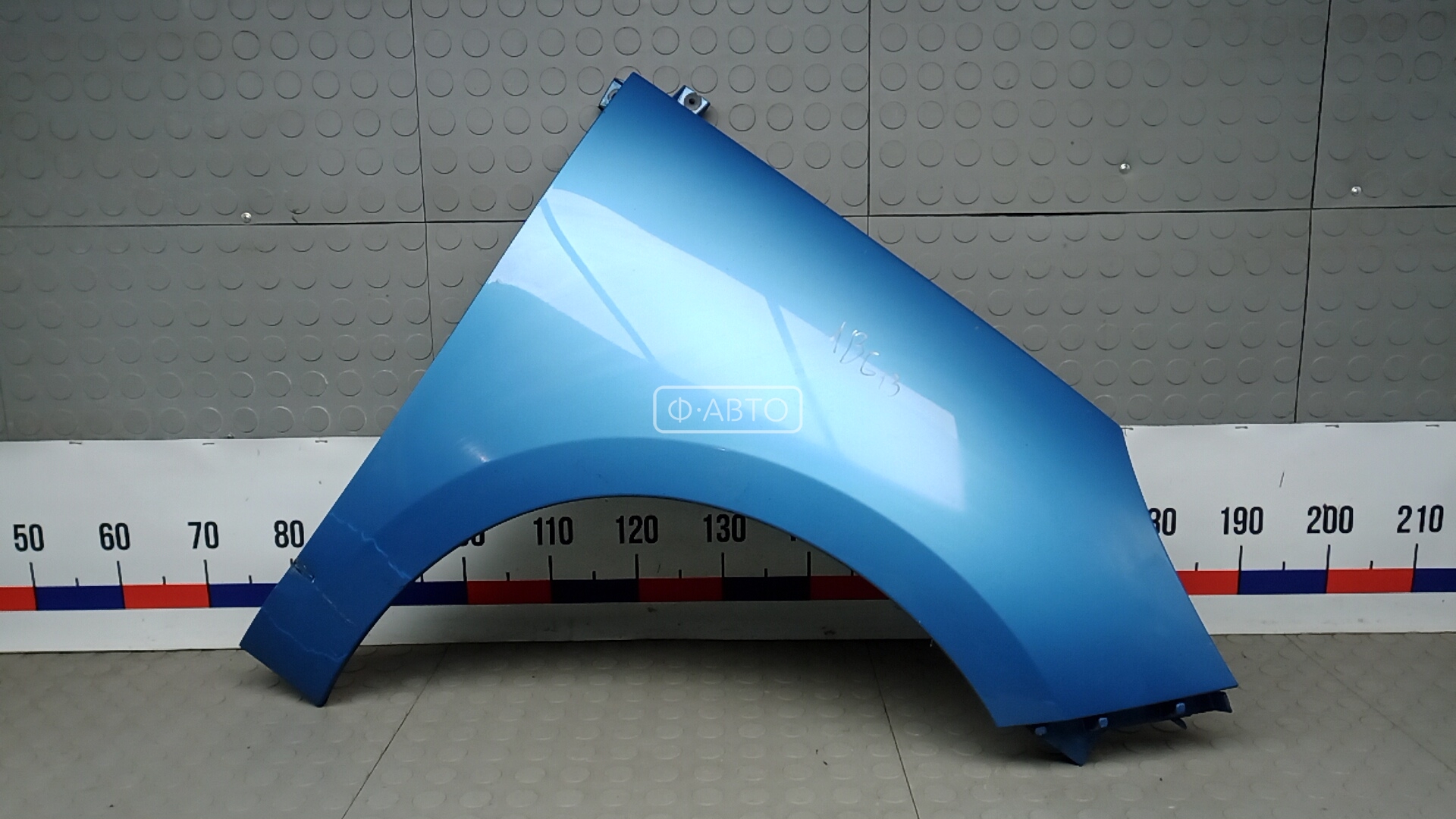 Крыло переднее правое