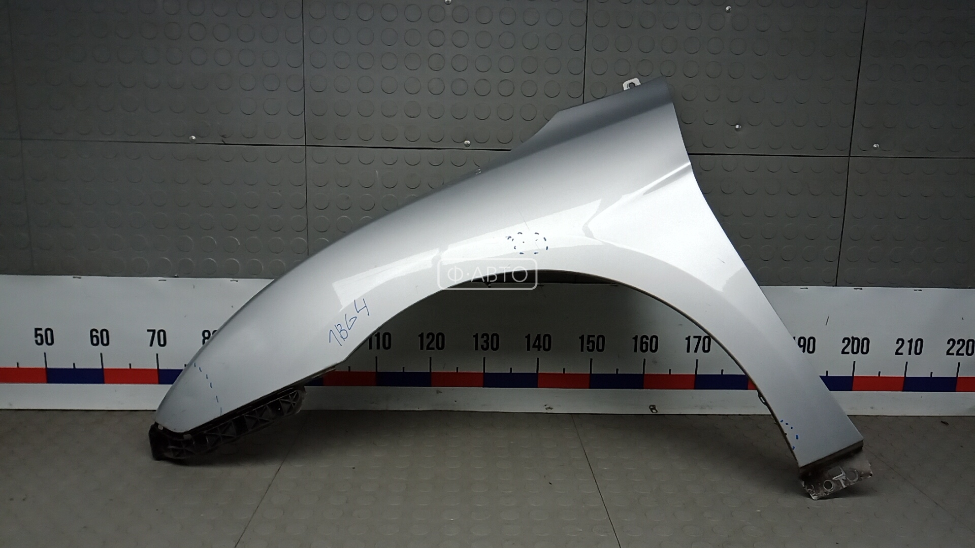 Крыло переднее левое