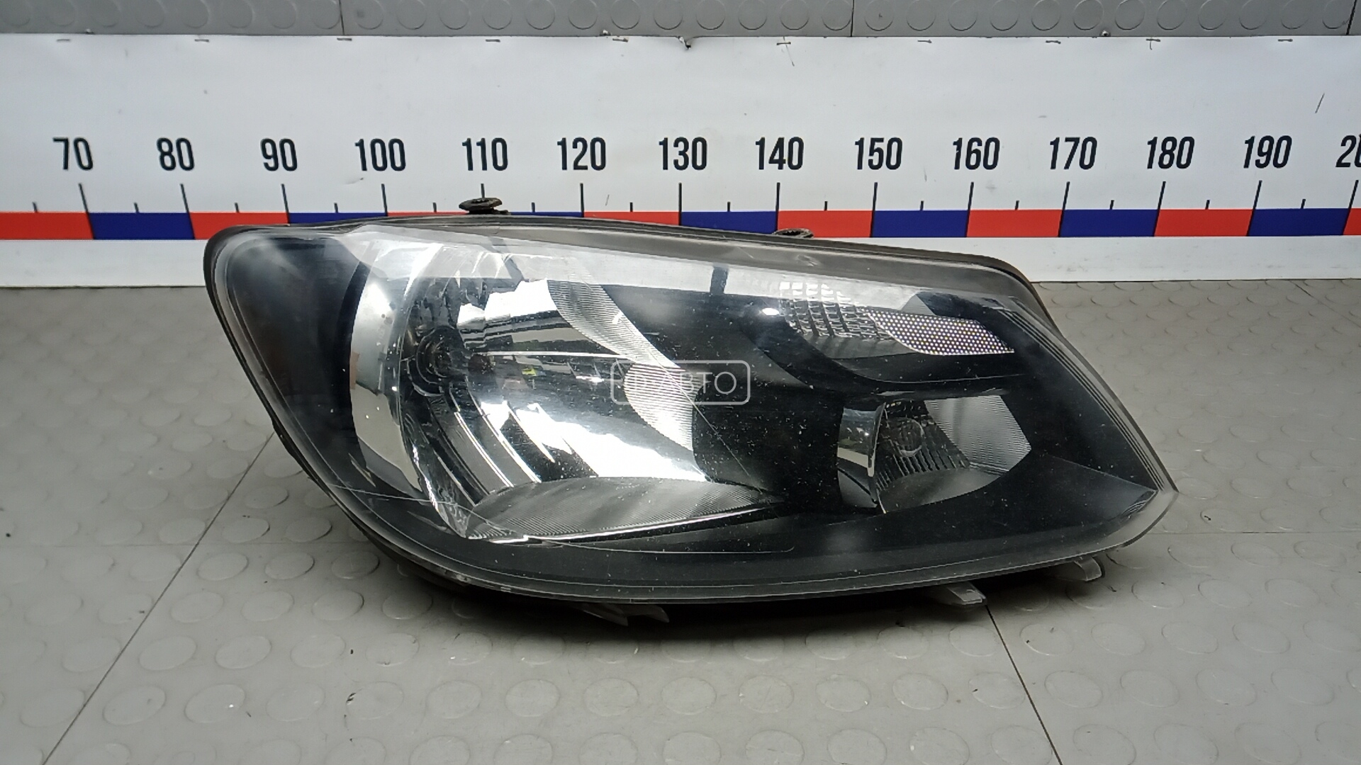 Фара правая VOLKSWAGEN CADDY 3