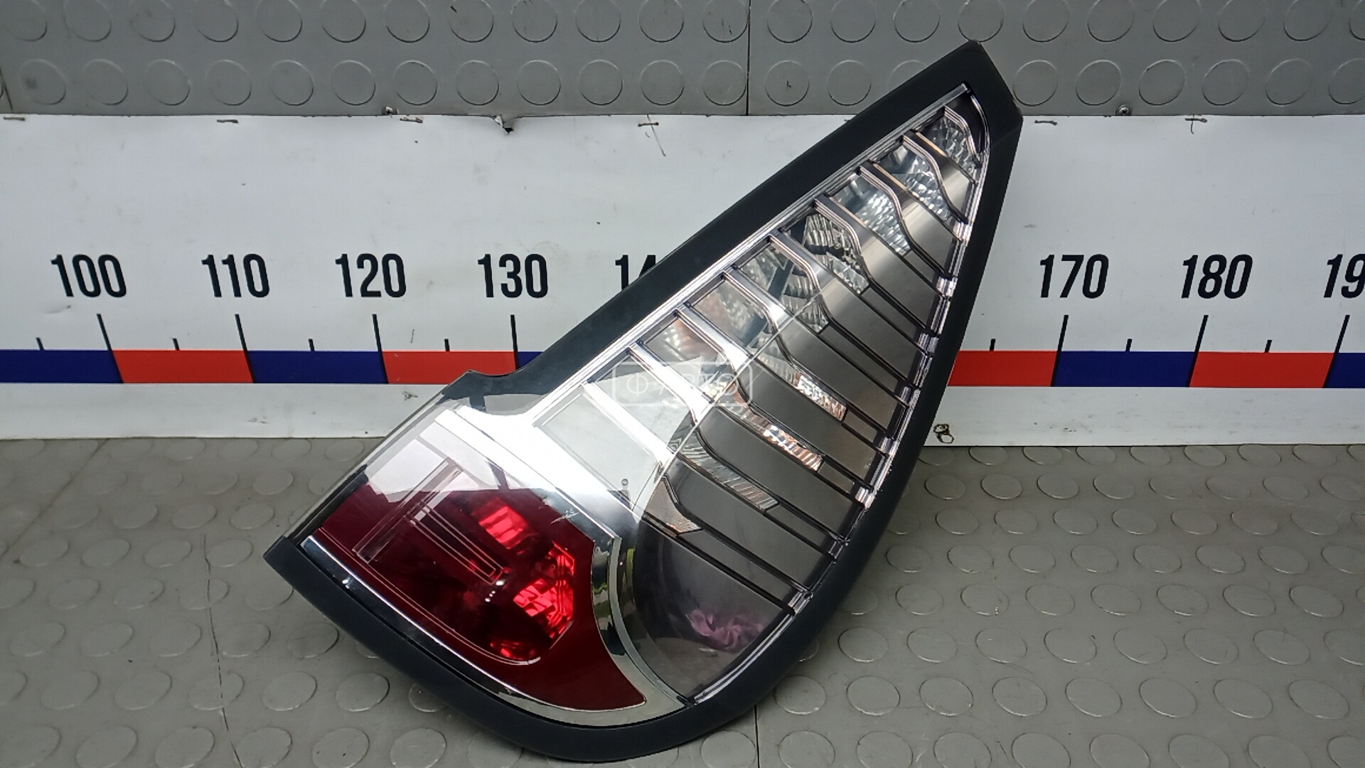 Фонарь задний правый