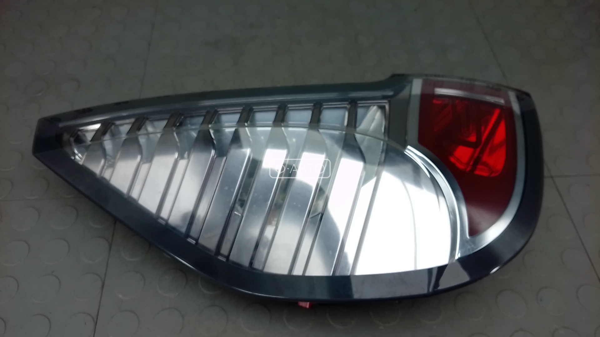 Фонарь задний левый