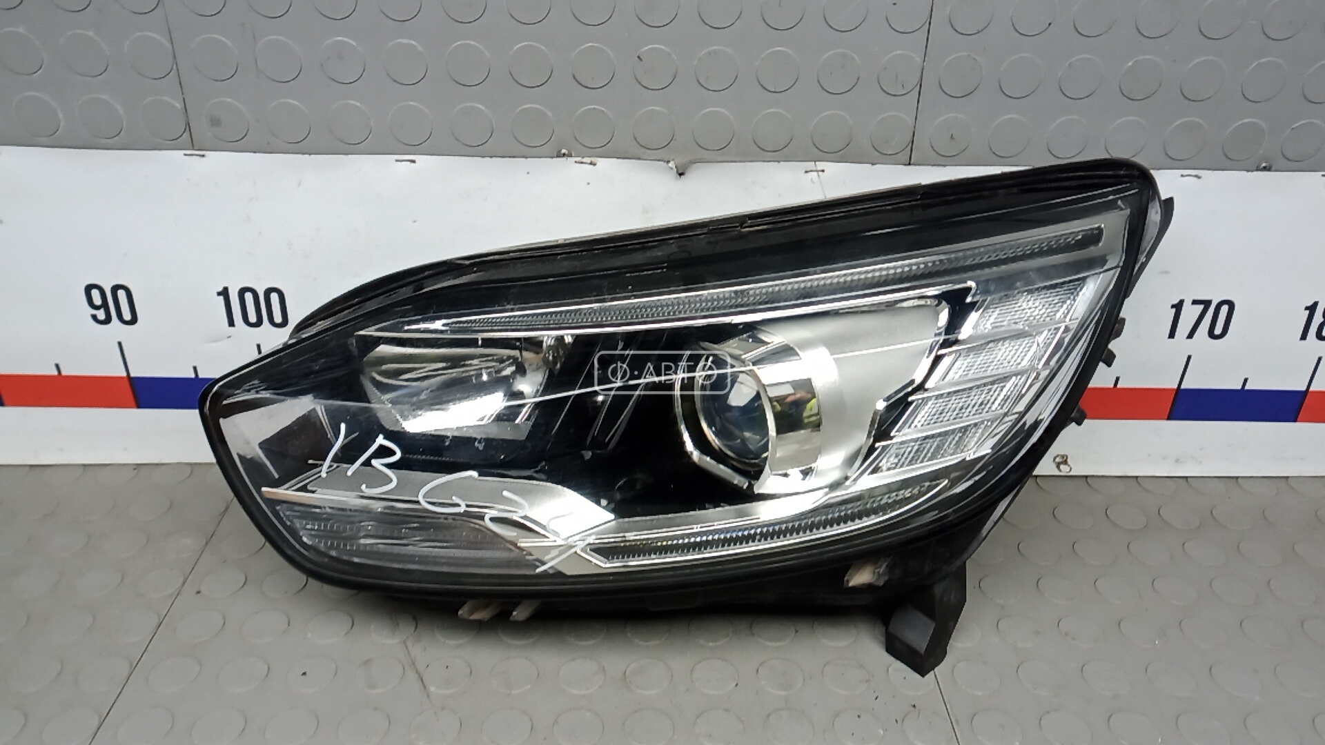 Фара левая
