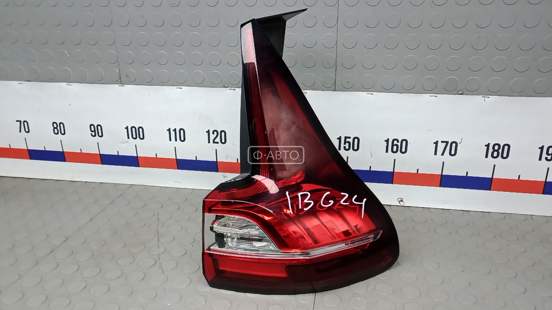 Фонарь задний правый