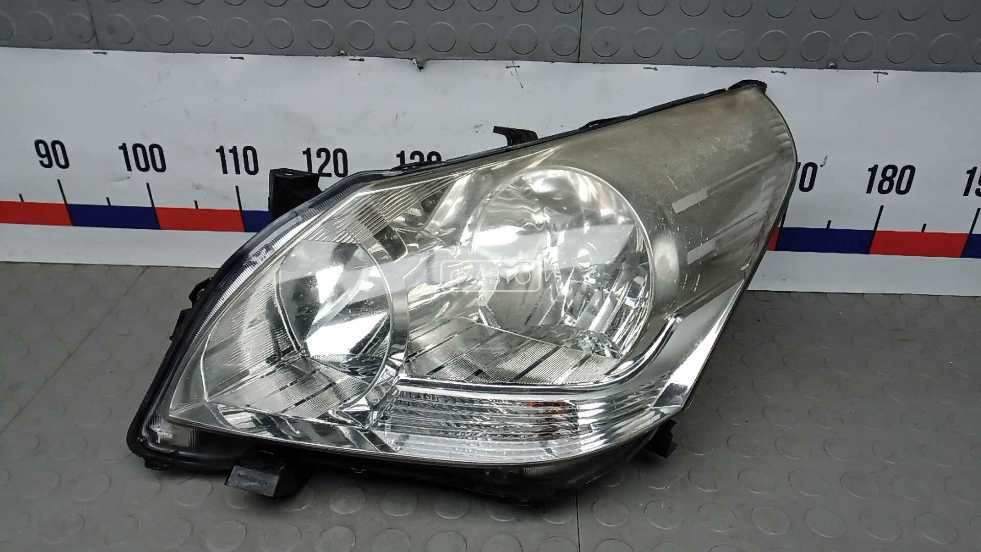 Фара левая