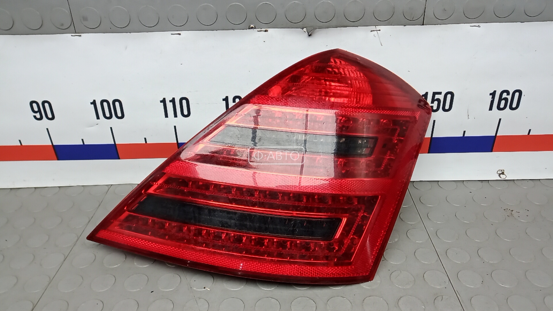 Фонарь задний правый