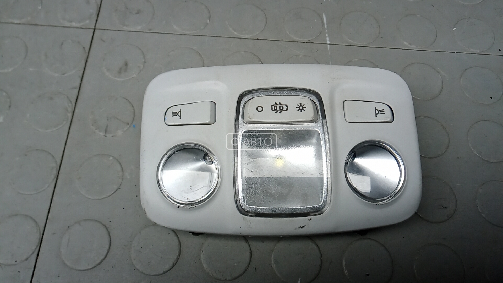 Фонарь освещения салона