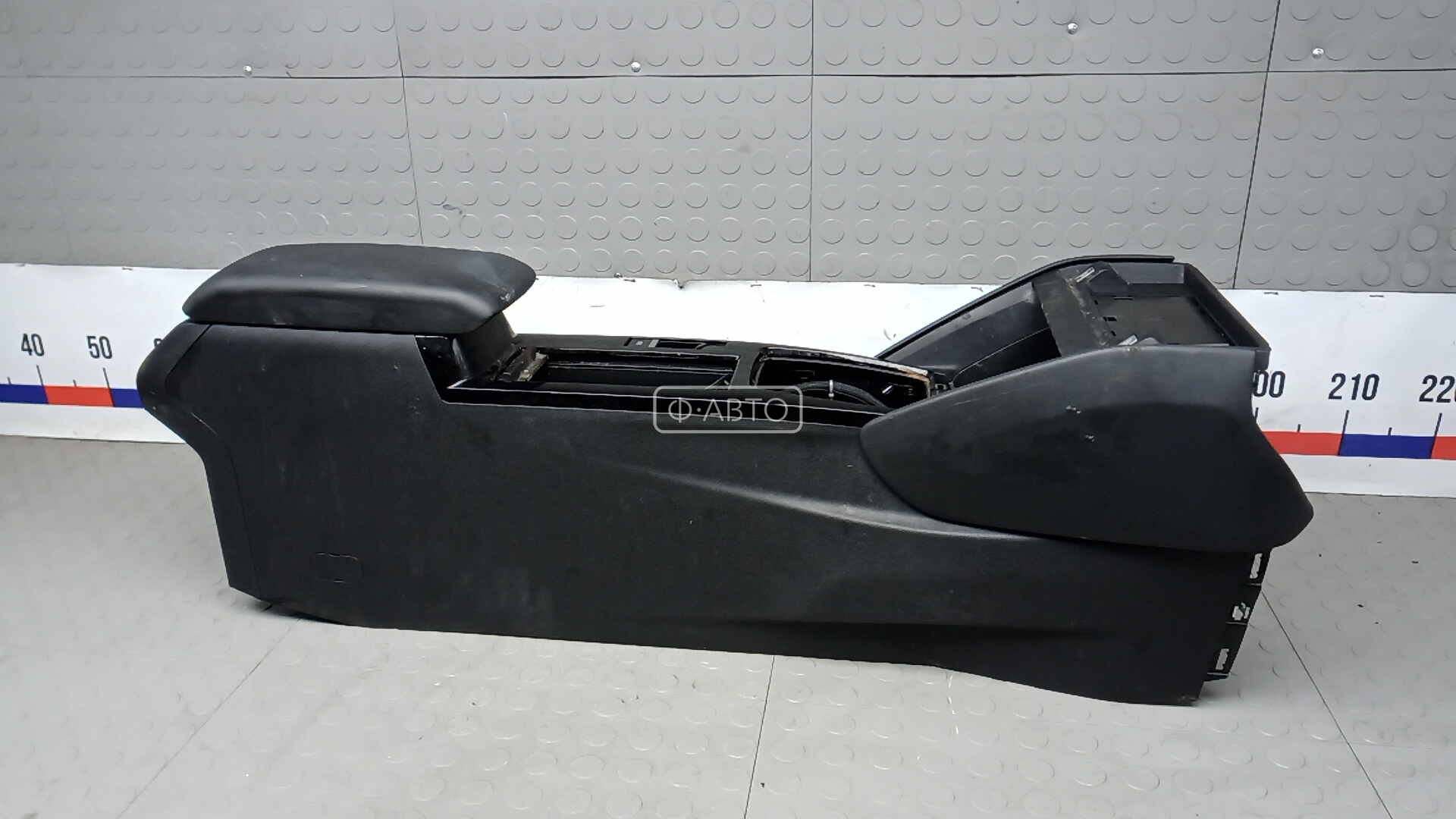 Подлокотник центральный