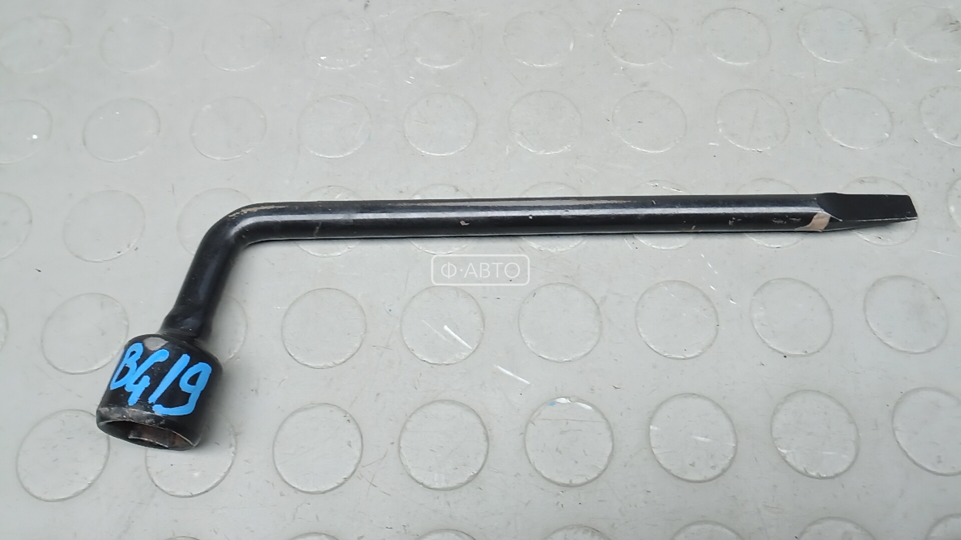 Ключ колесный