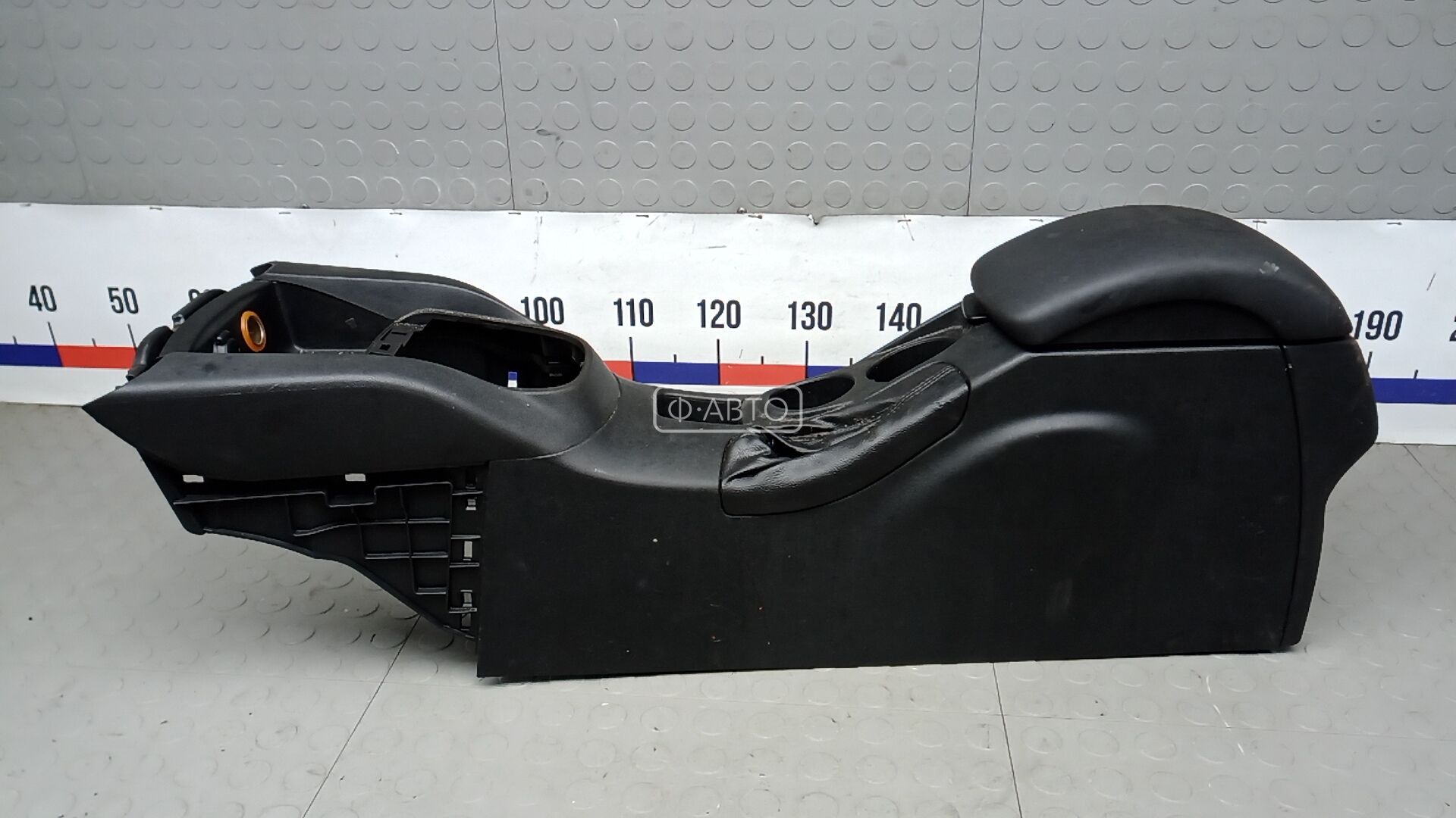 Подлокотник центральный