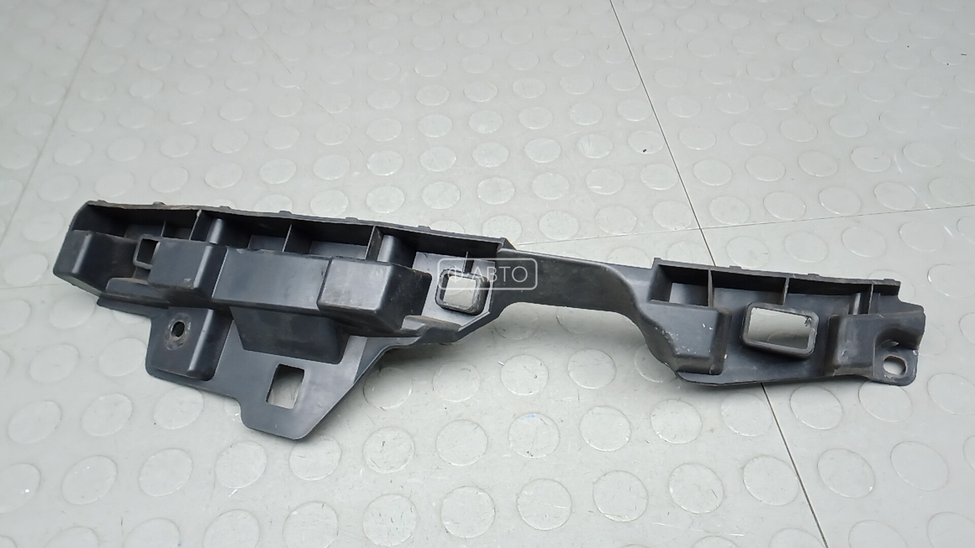 Крепление фары левой