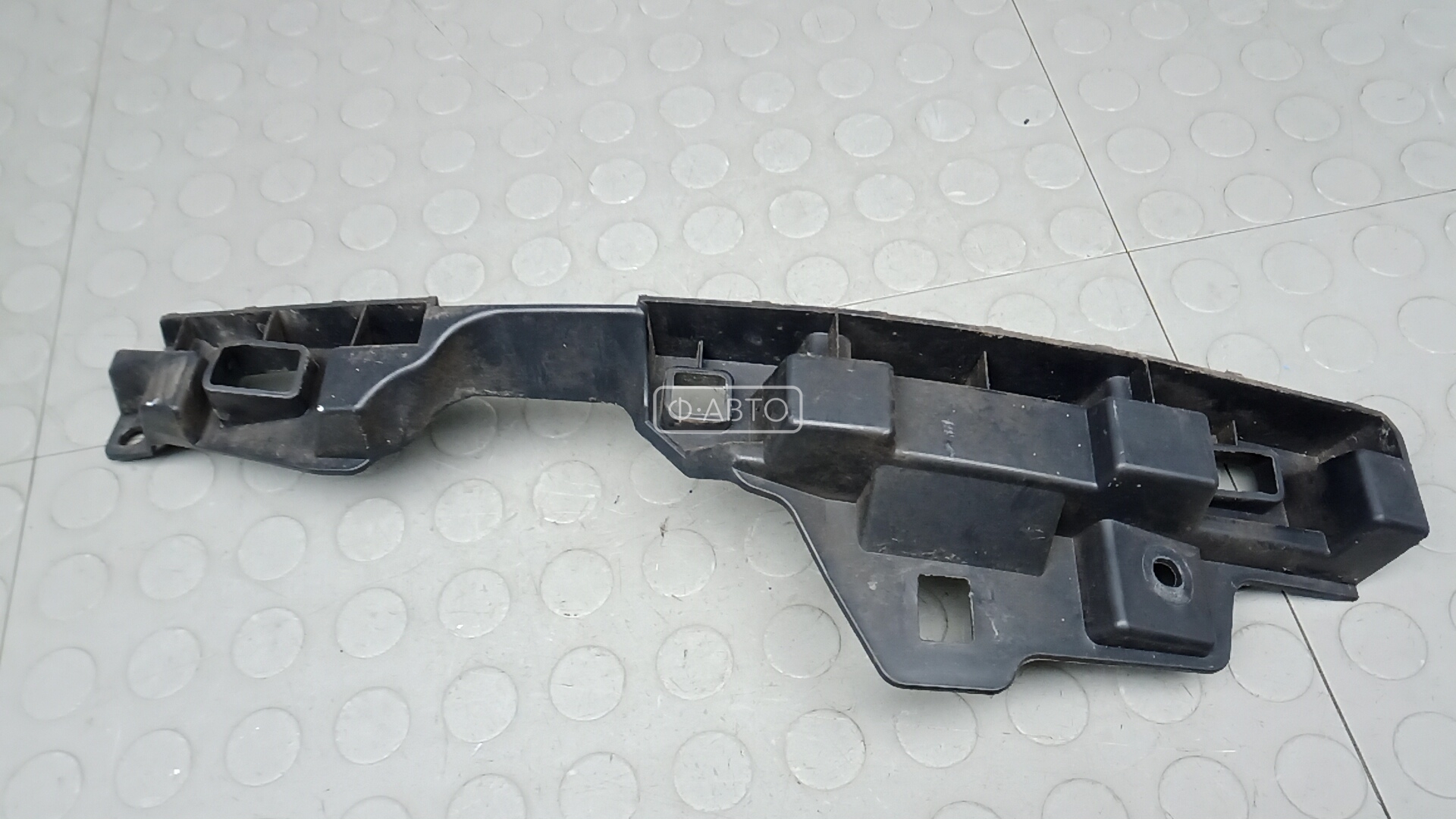 Крепление фары правой