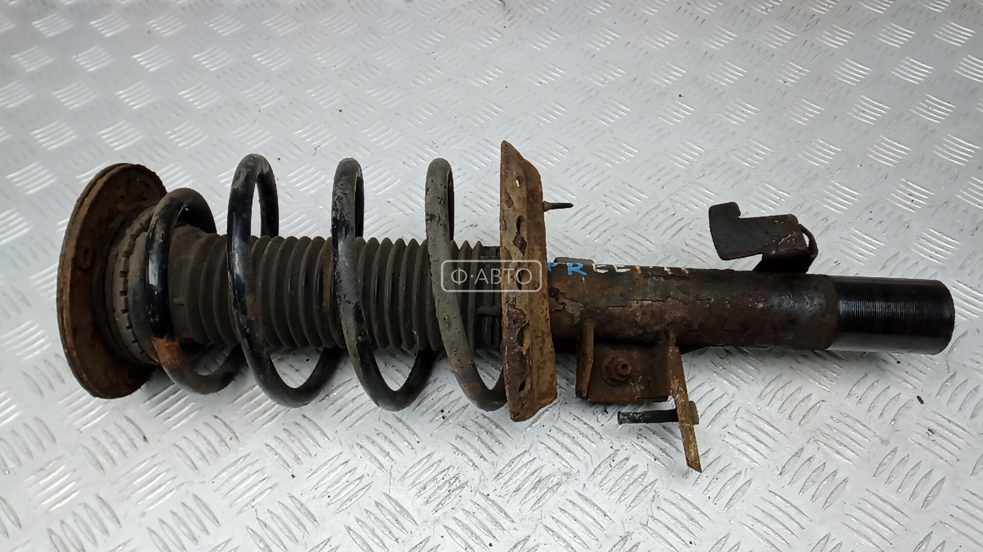 Стойка передняя правая