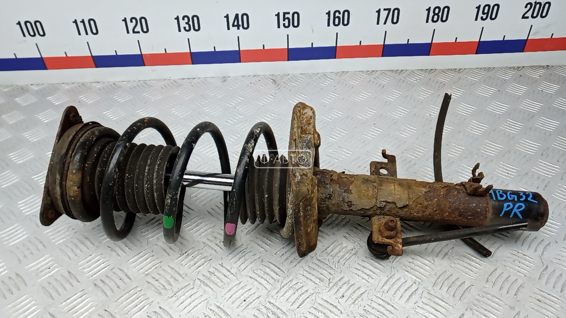 Стойка передняя правая