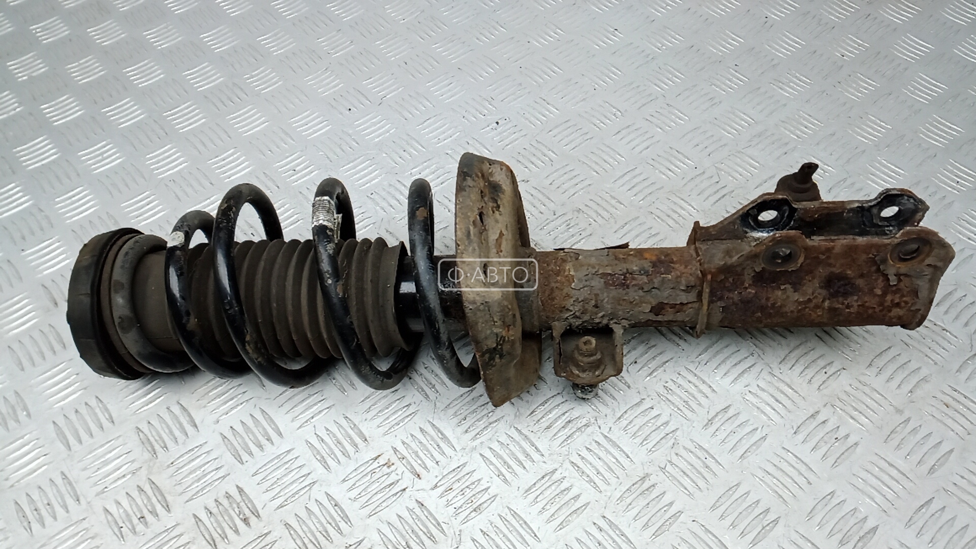 Стойка передняя правая