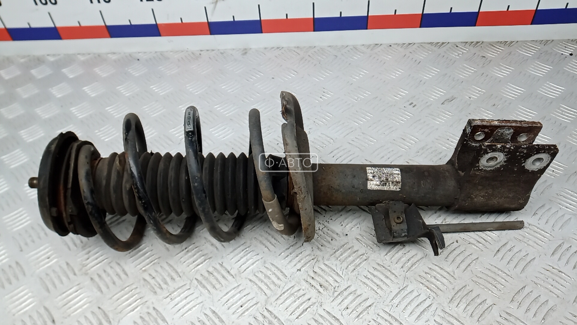 Стойка передняя правая