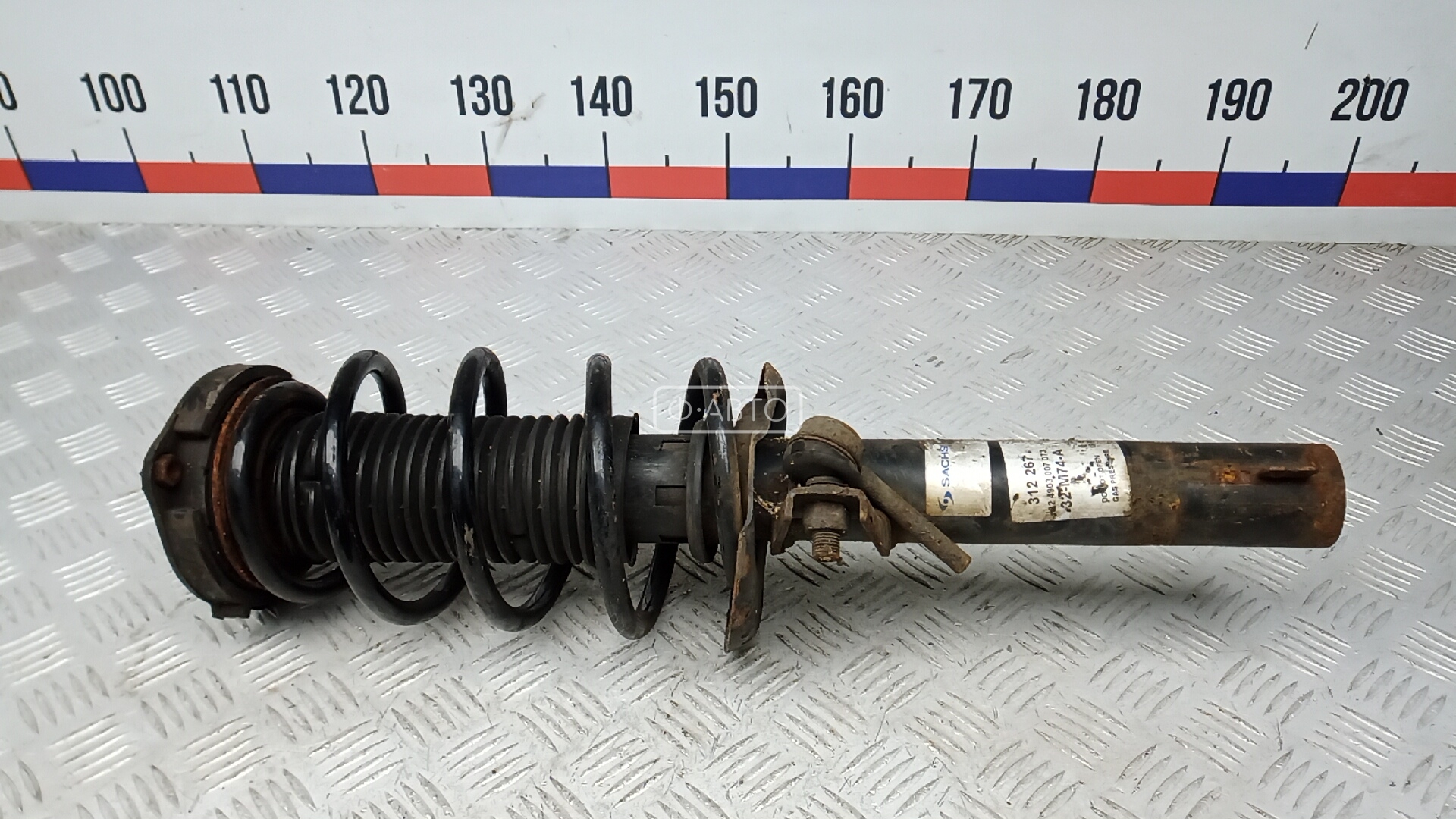 Стойка передняя левая