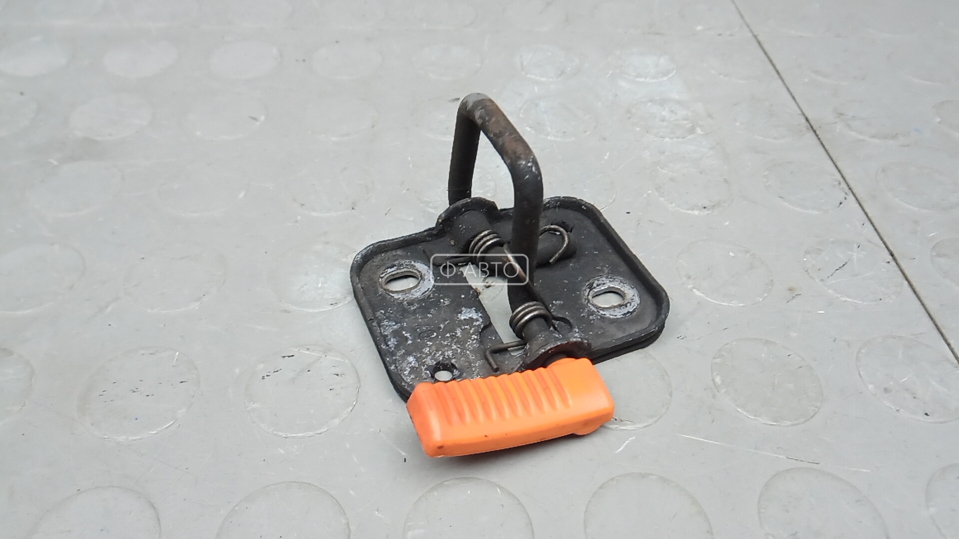 Ручка открывания капота