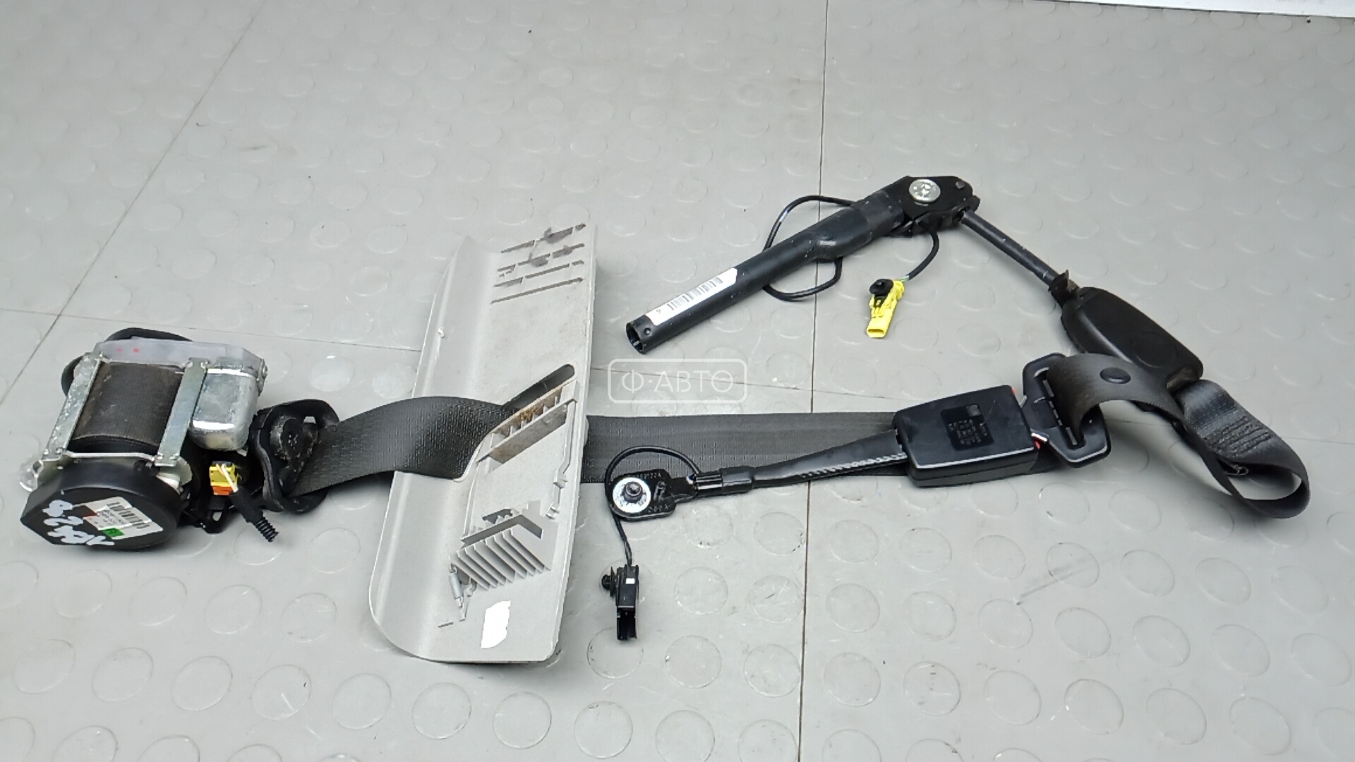 Ремень безопасности с пиропатроном сиденья переднего