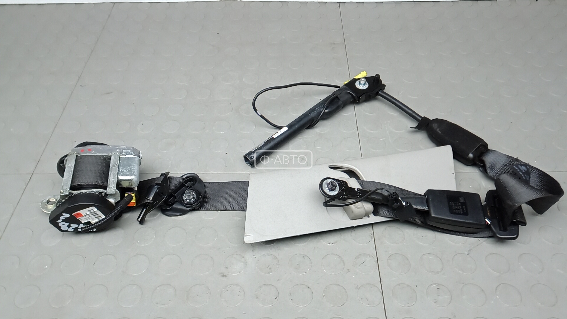 Ремень безопасности с пиропатроном сиденья переднего