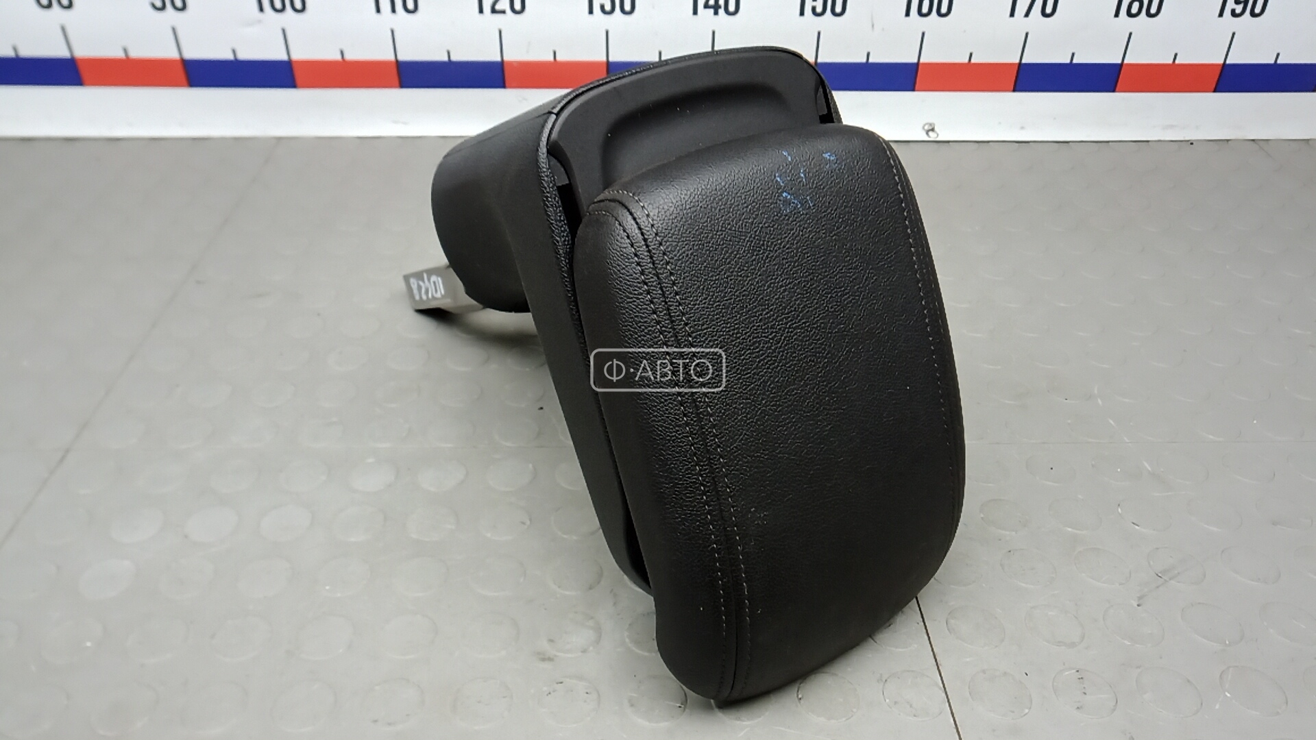 Подлокотник центральный