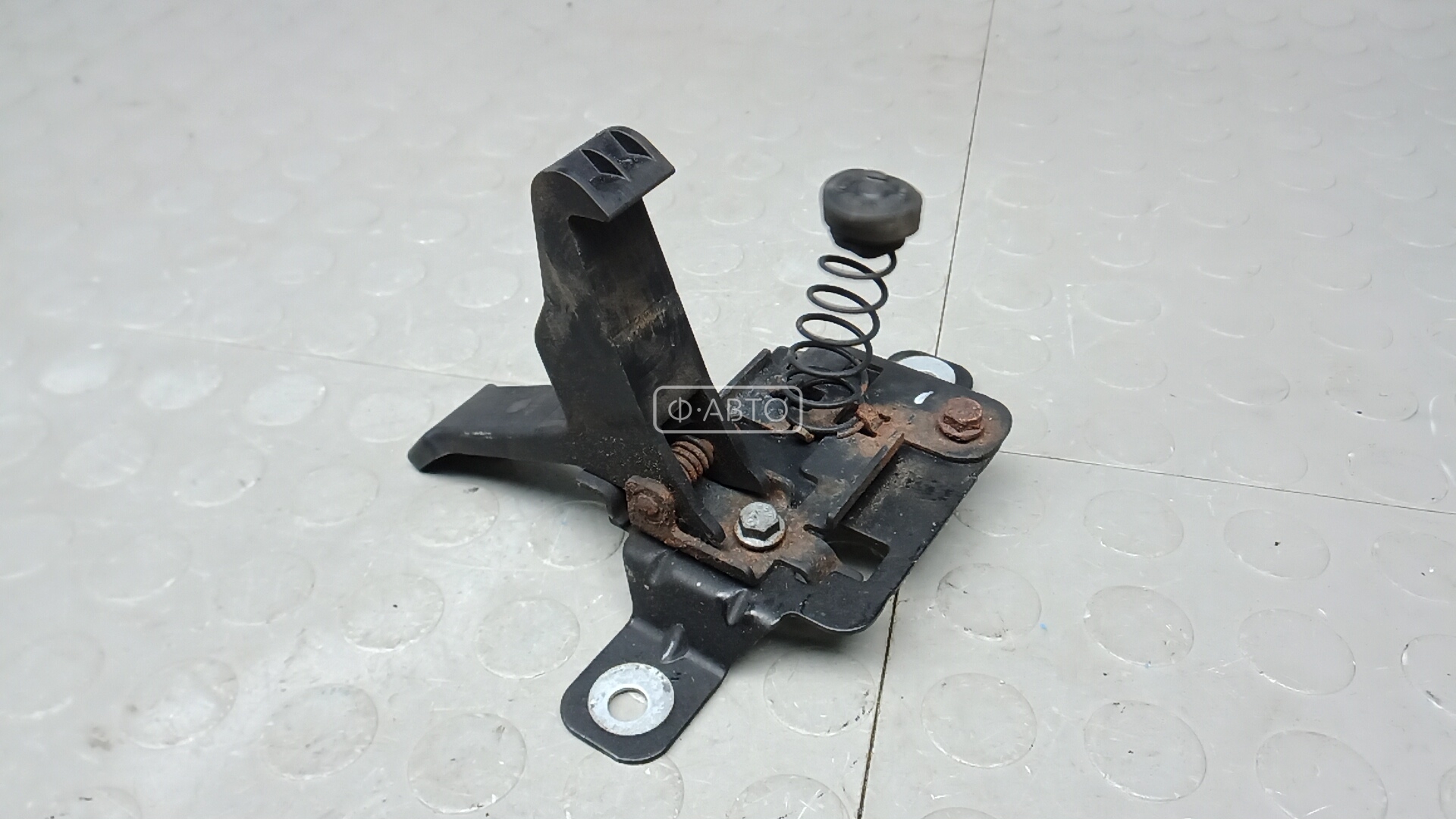 Ручка открывания капота