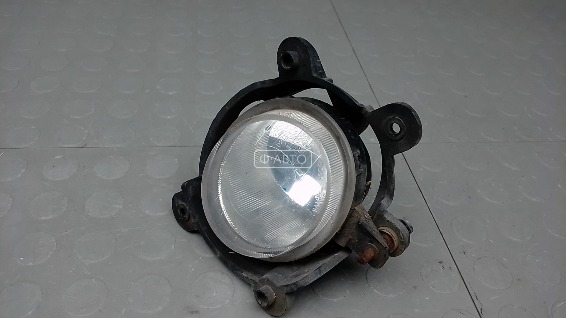 Фара галогенная левая передняя