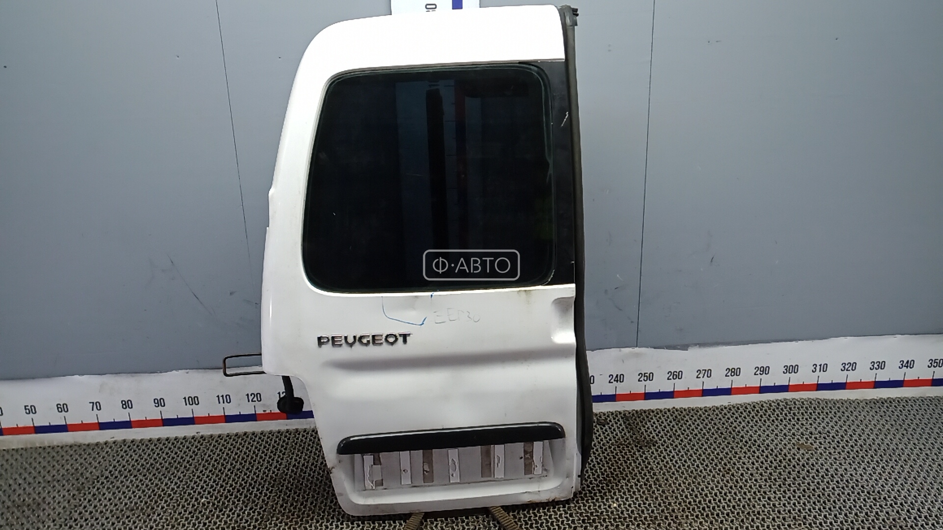 Дверь распашная левая