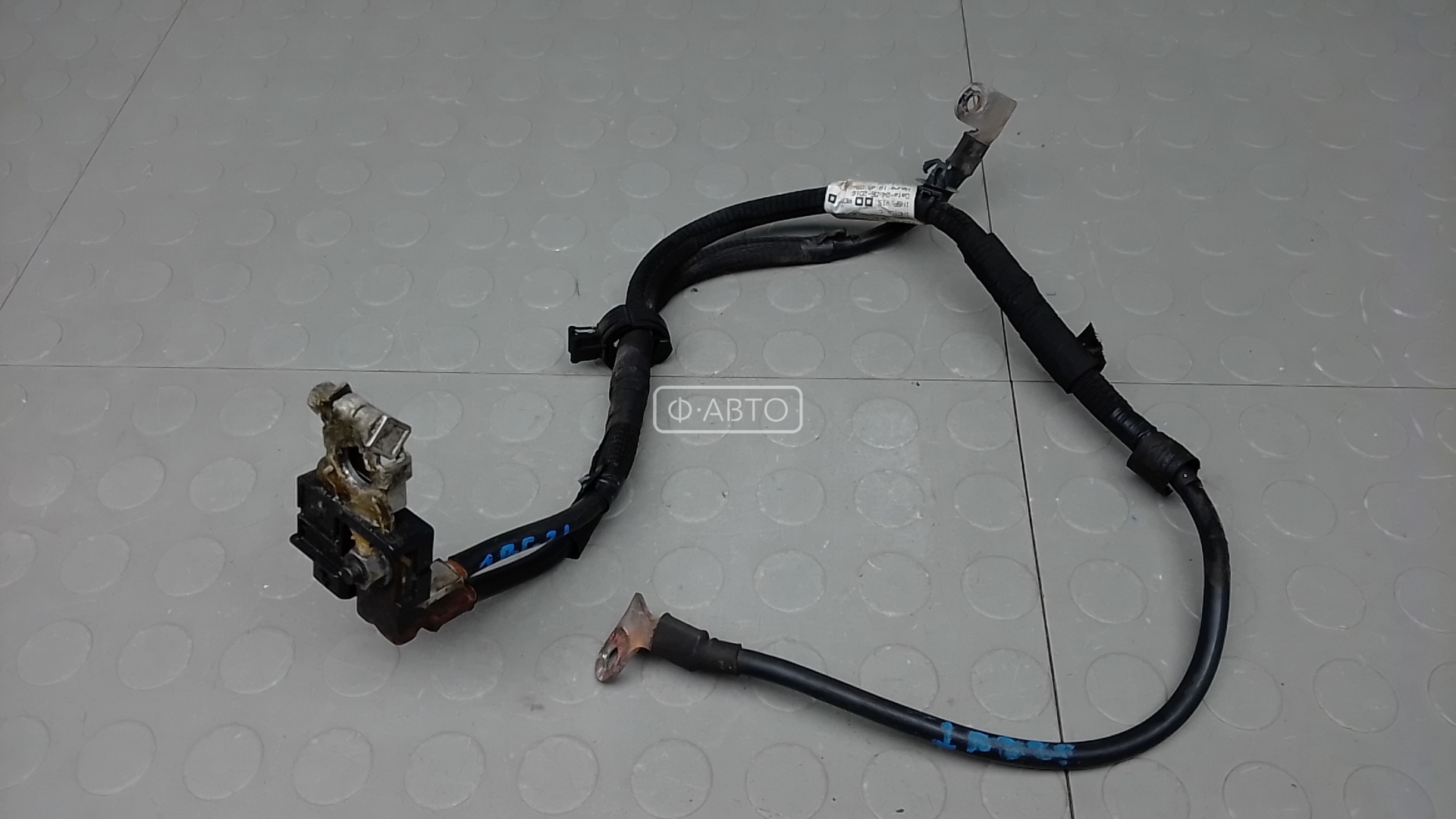 Клемма аккумулятора минус