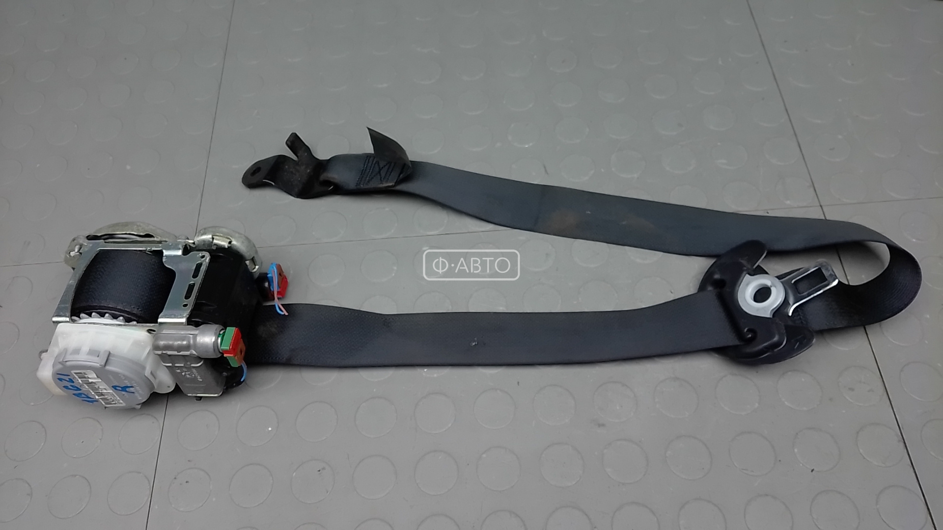 Ремень безопасности с пиропатроном сиденья переднего