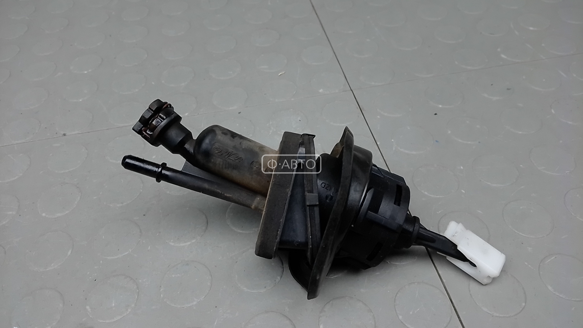 Цилиндр сцепления главный