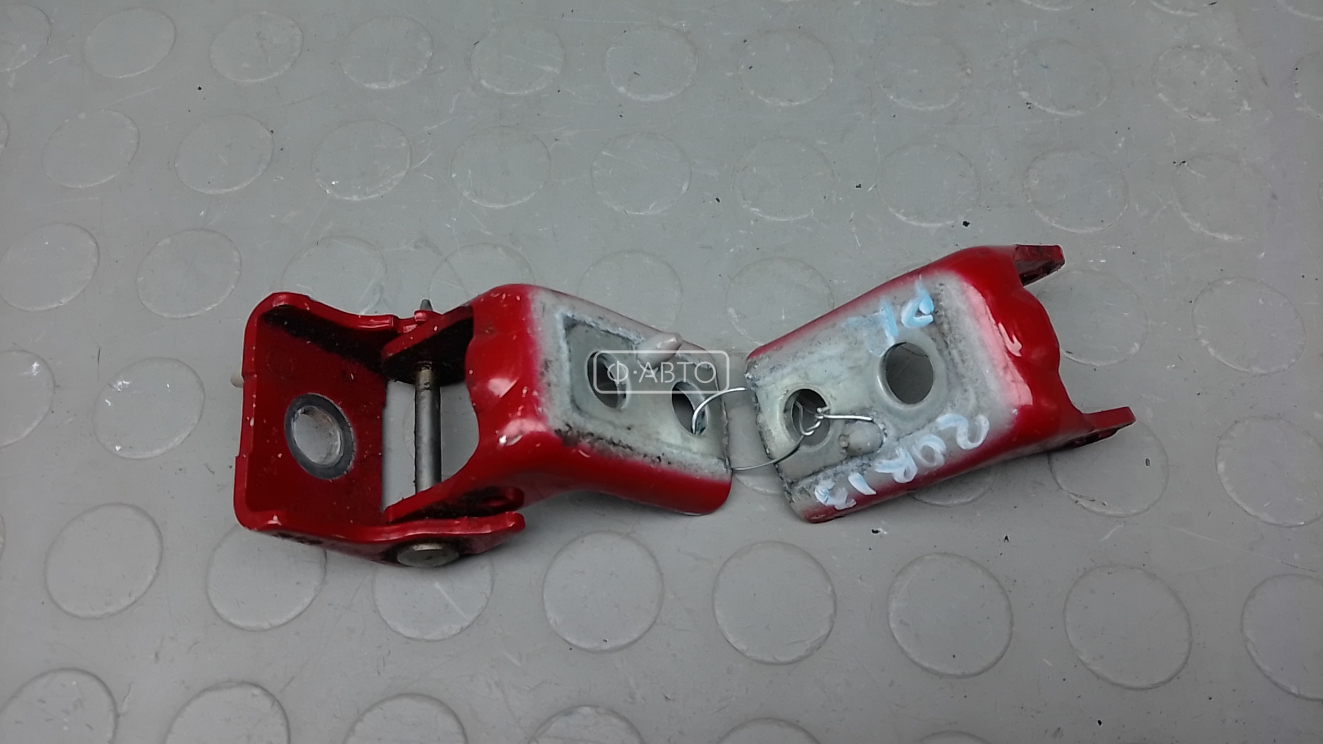 Петля передняя правая