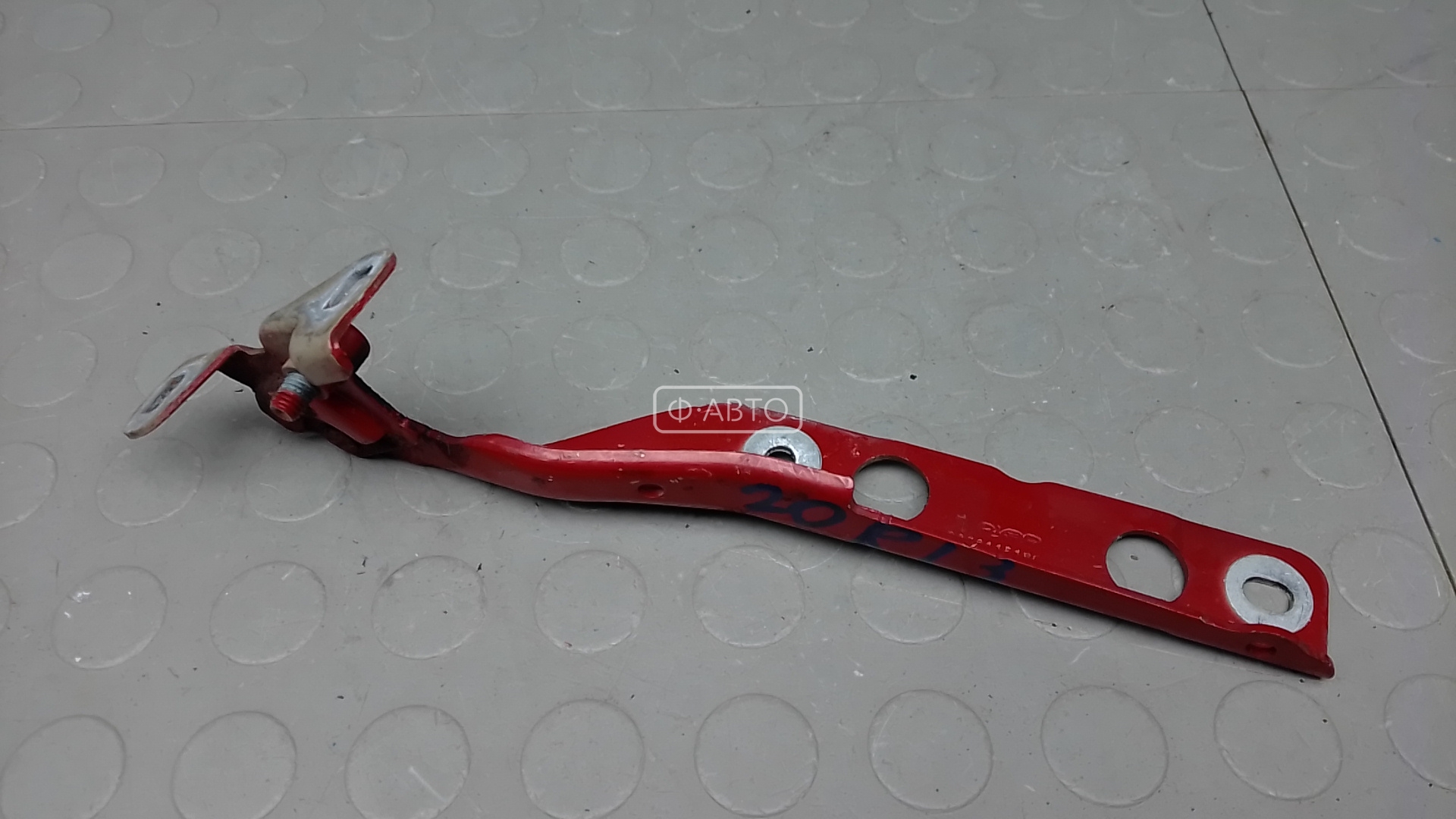 Петля капота