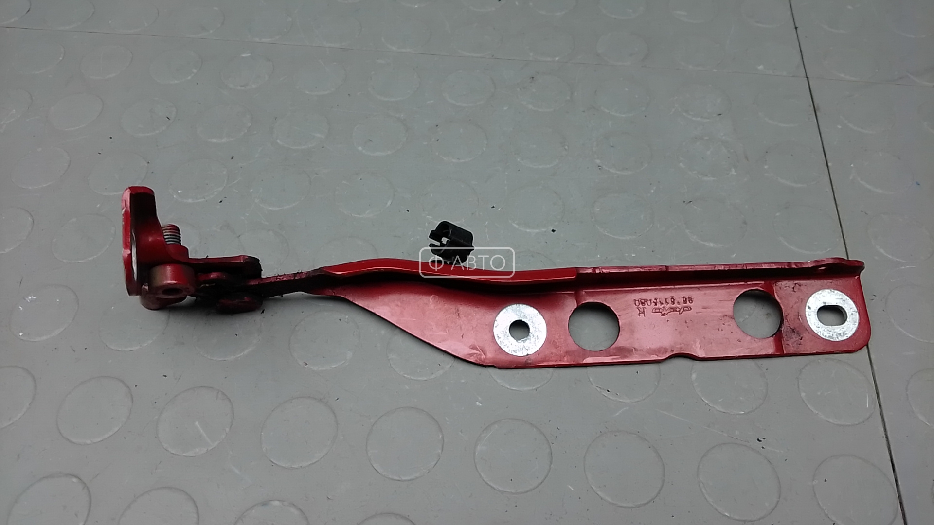 Петля капота