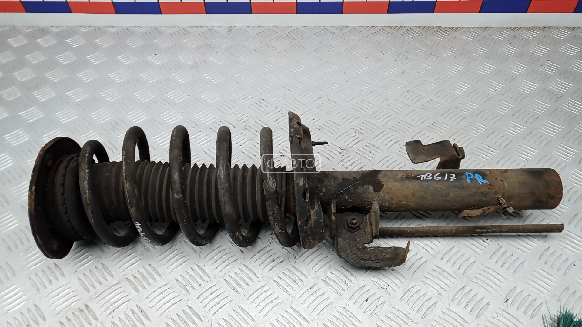 Стойка передняя правая