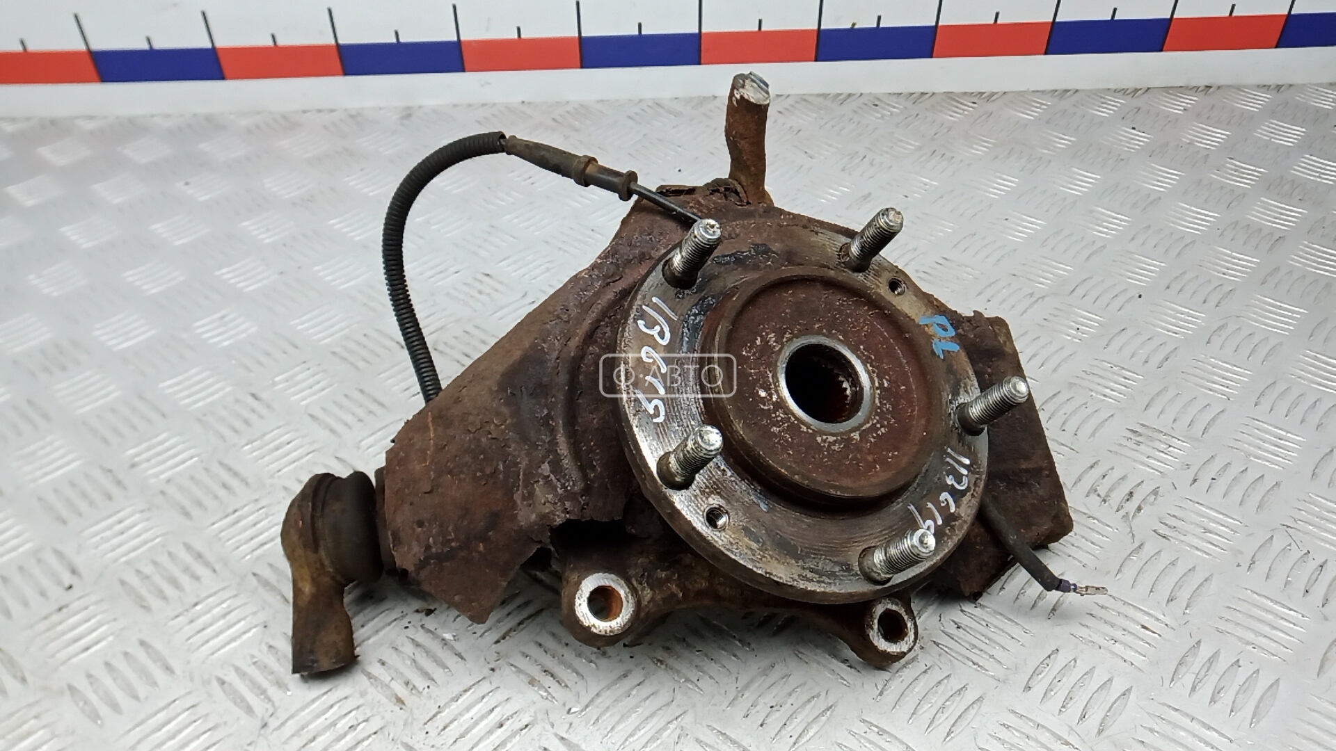 Ступица передняя левая