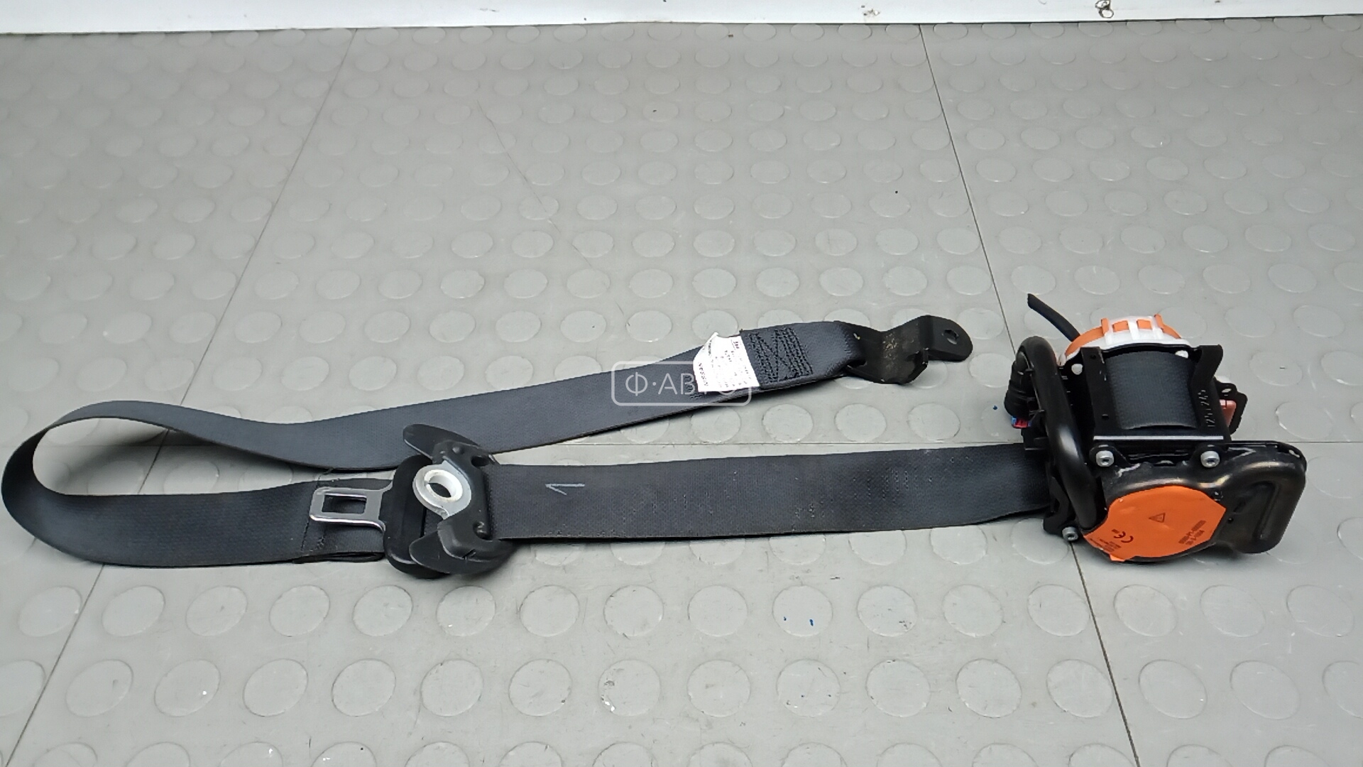 Ремень безопасности с пиропатроном сиденья переднего