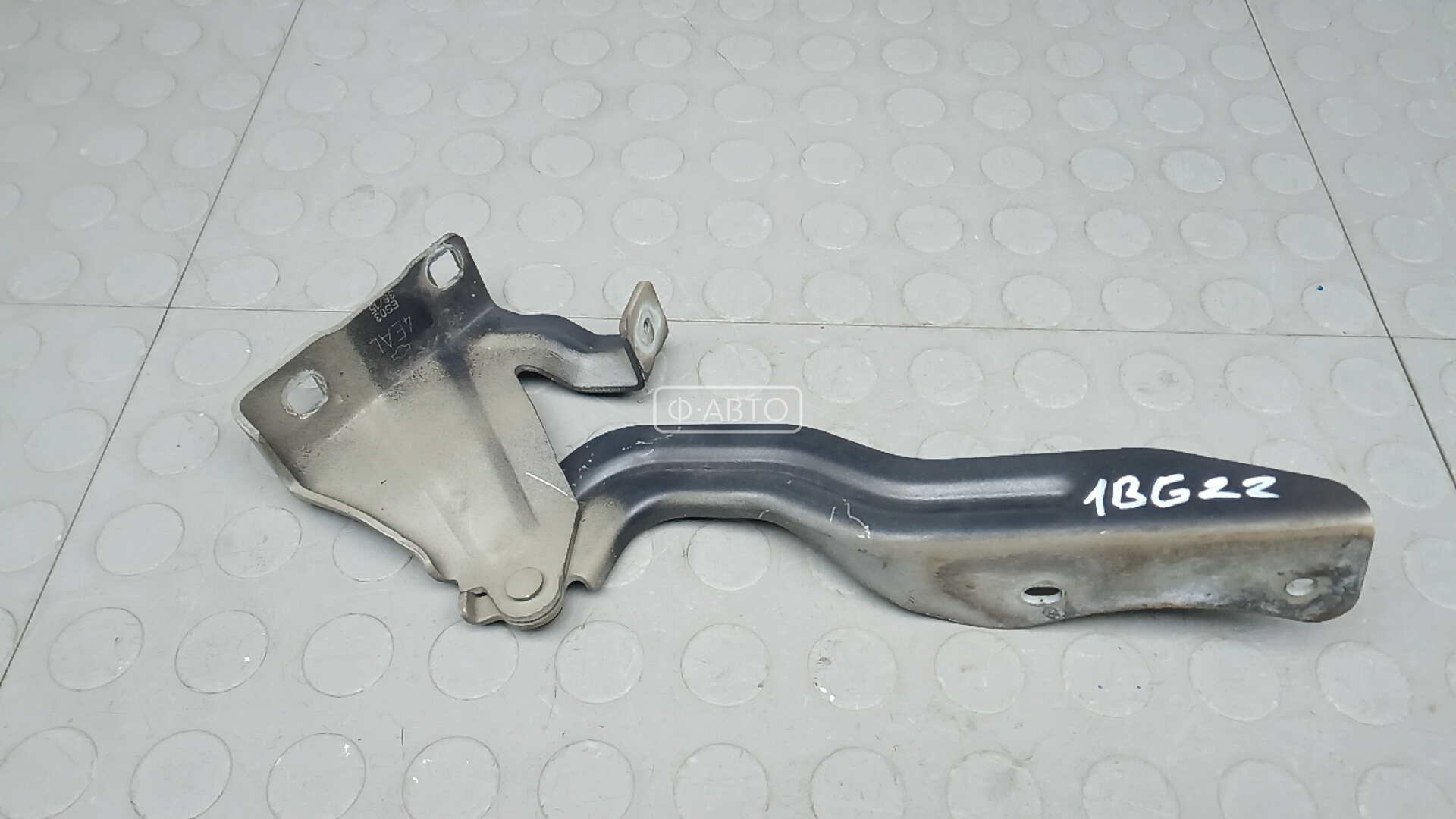 Петля капота