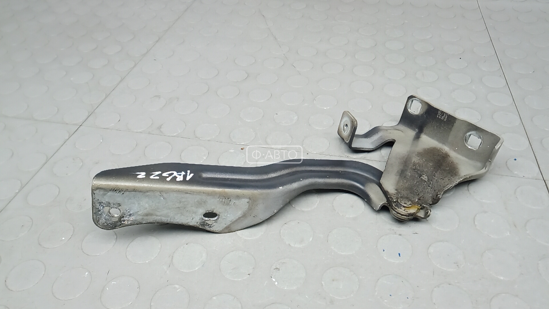 Петля капота