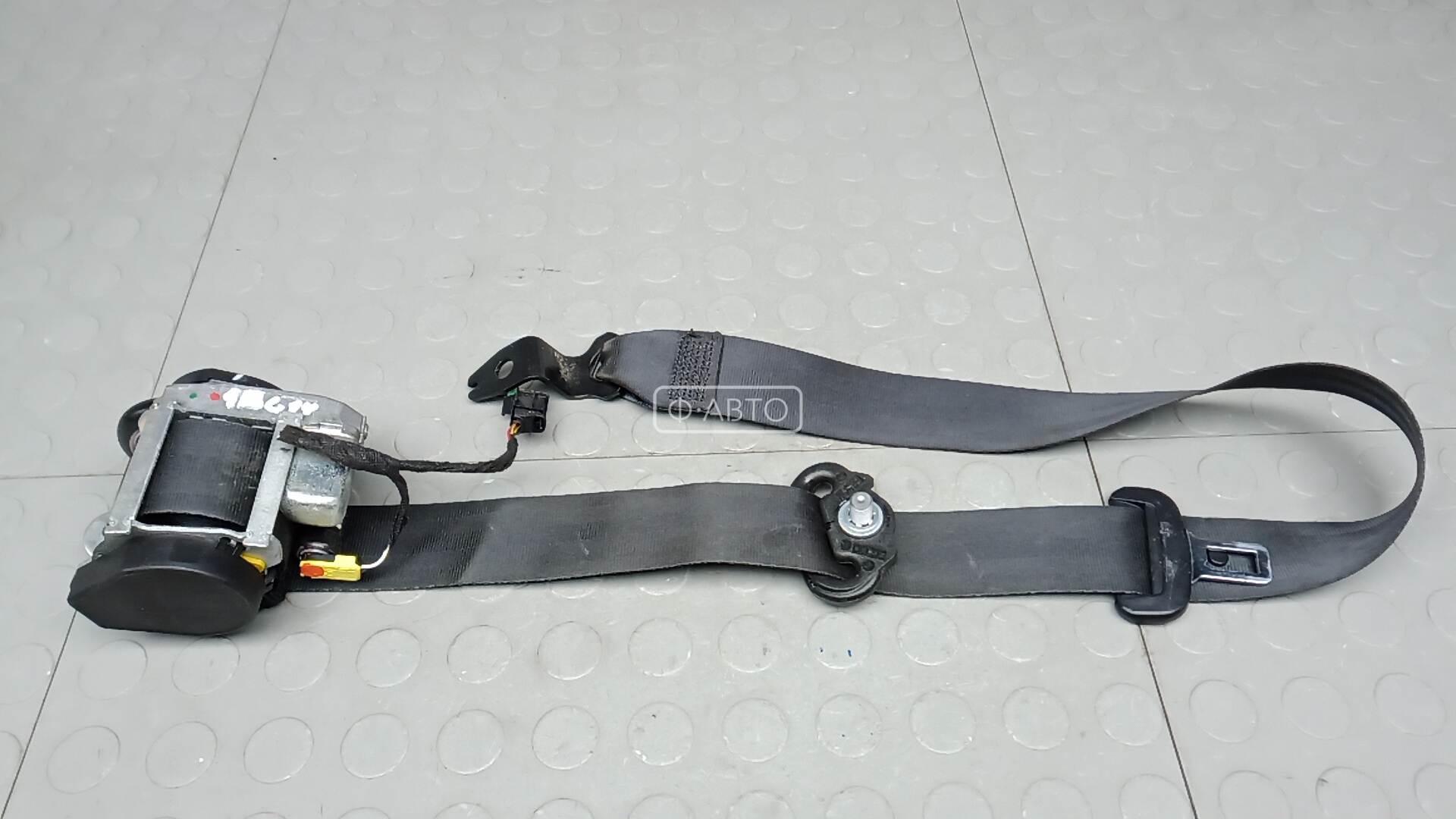 Ремень безопасности с пиропатроном сиденья переднего