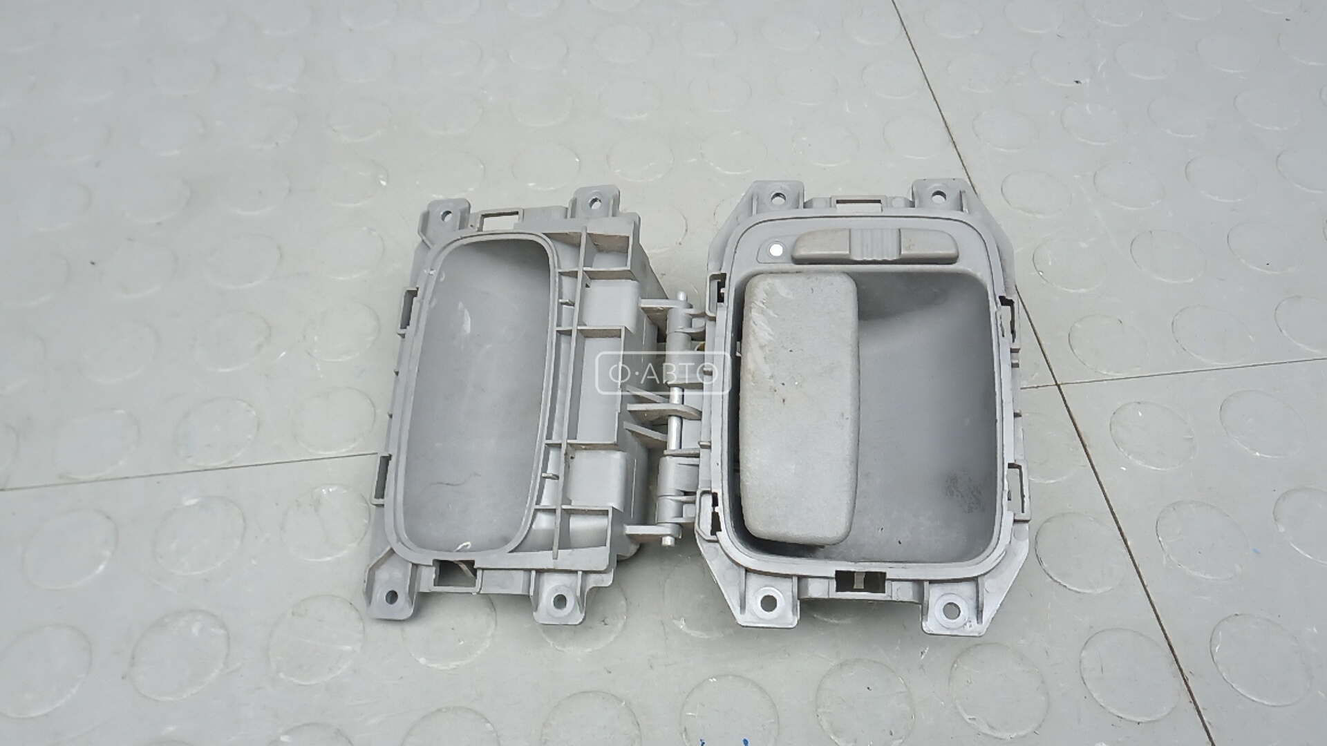 Ручка внутренняя двери распашной правой