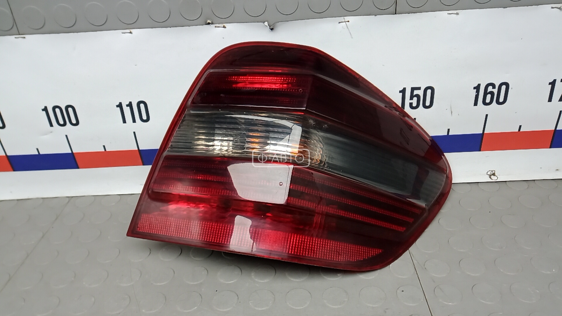 Фонарь задний правый MERCEDES BENZ M-CLASS W164