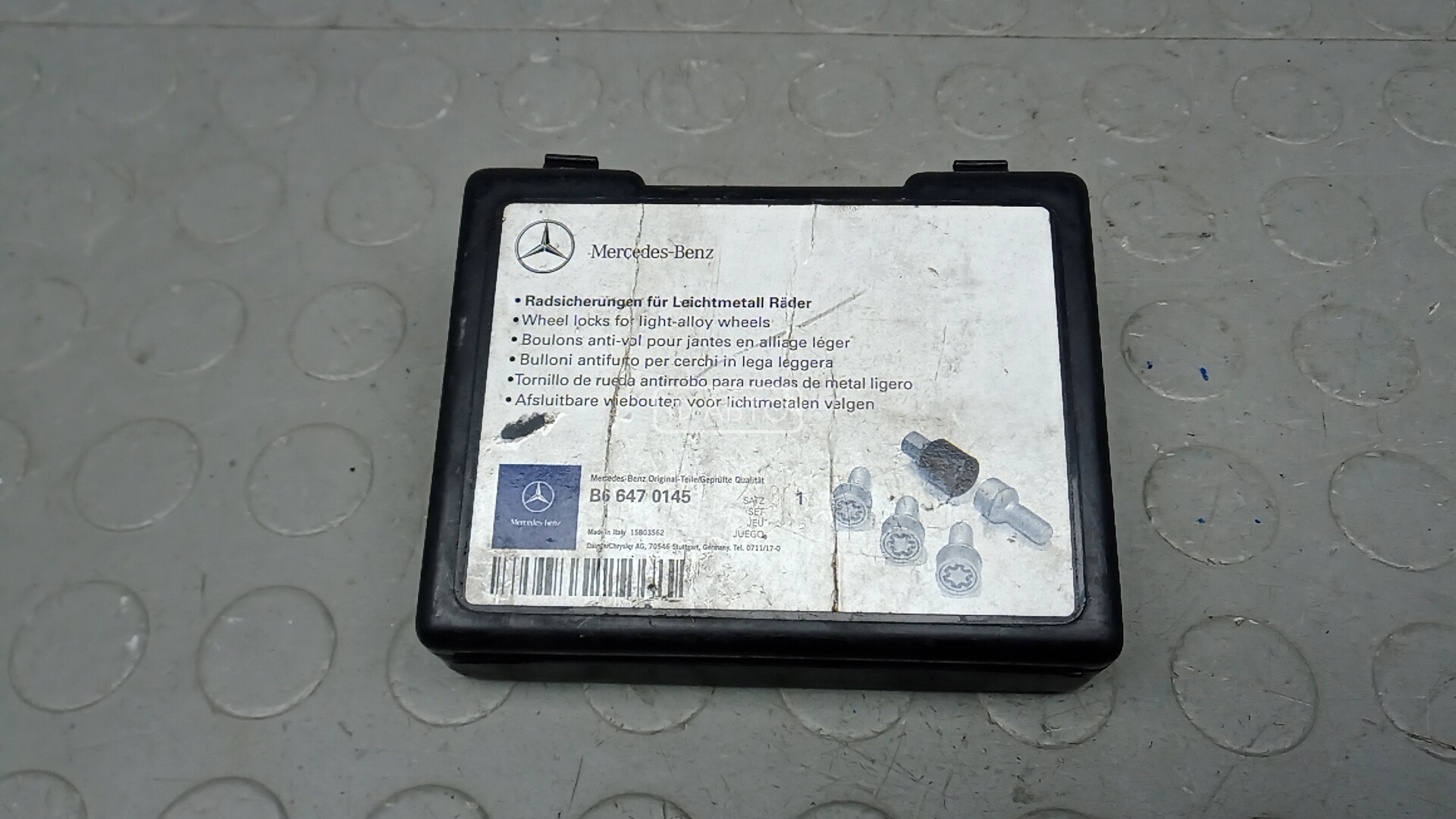 Болт колесный