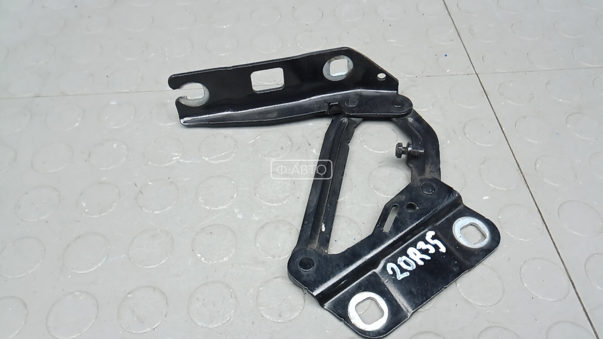 Петля капота