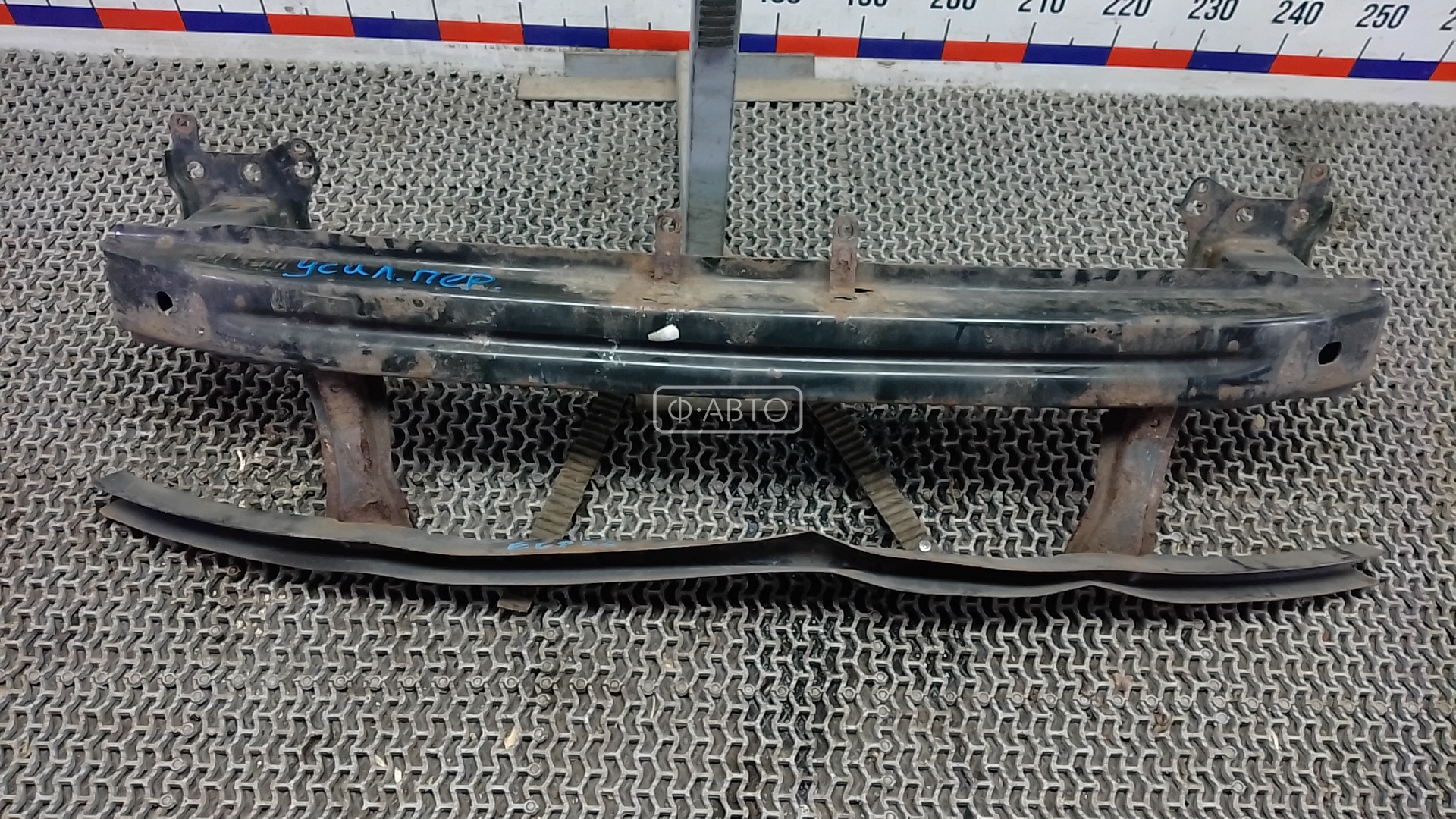 Усилитель бампера передний (кронштейн)