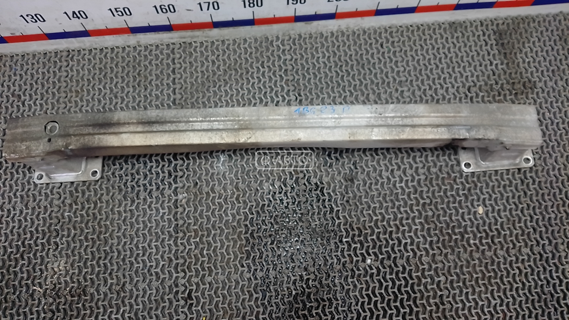 Усилитель бампера передний (кронштейн)