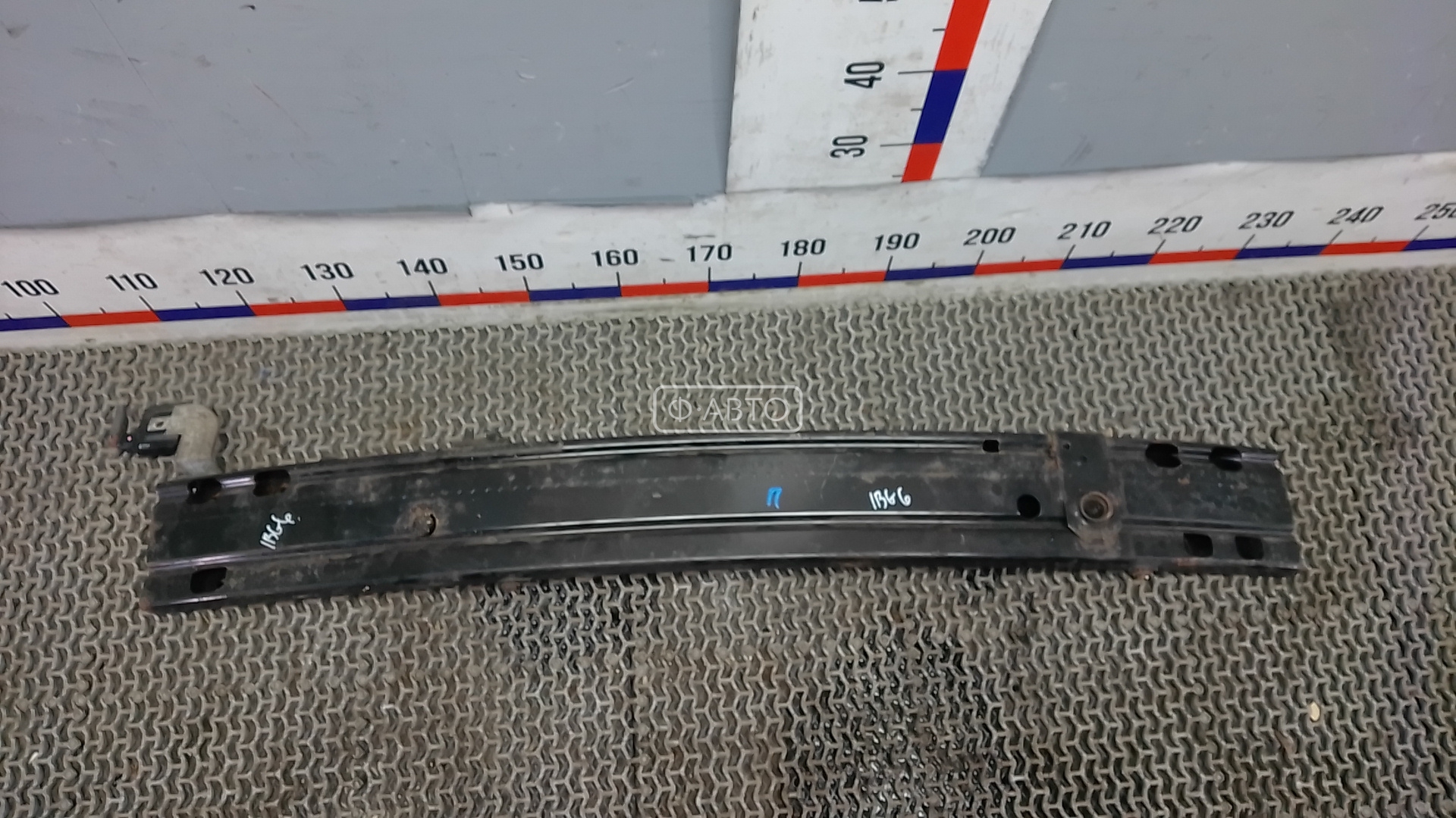 Усилитель бампера передний (кронштейн)