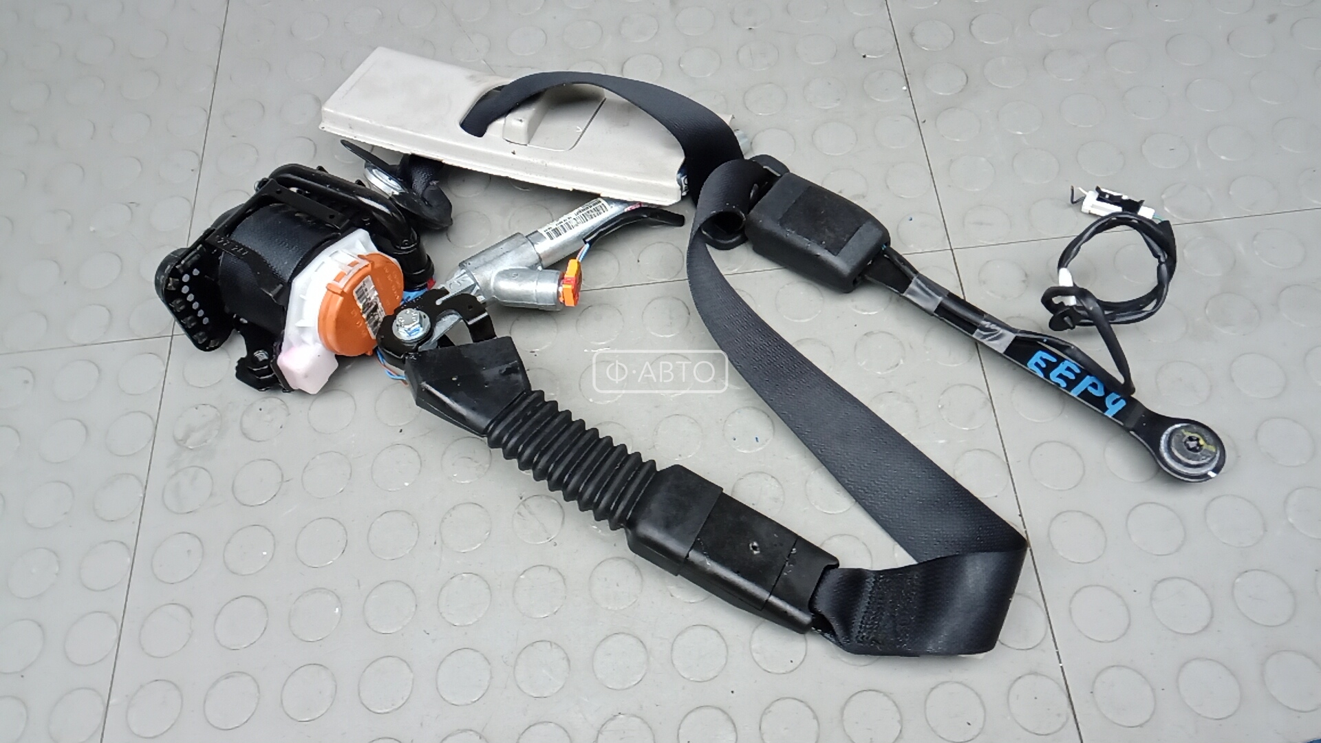 Ремень безопасности с пиропатроном сиденья переднего