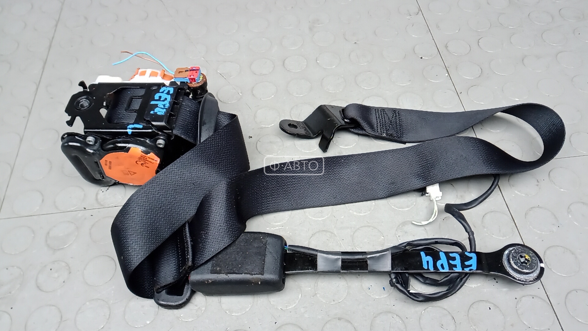 Ремень безопасности с пиропатроном сиденья переднего