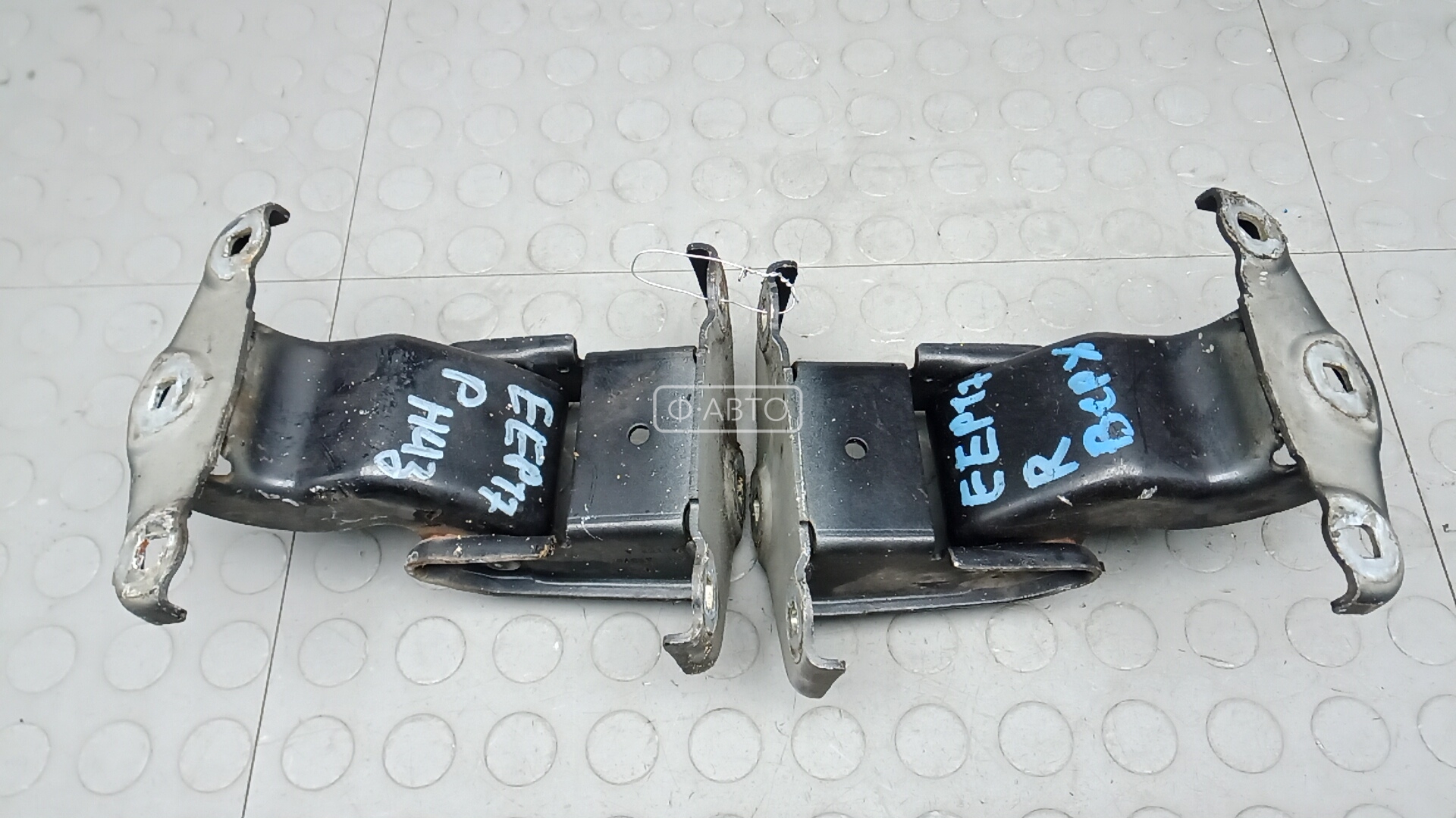 Петля двери распашной правой