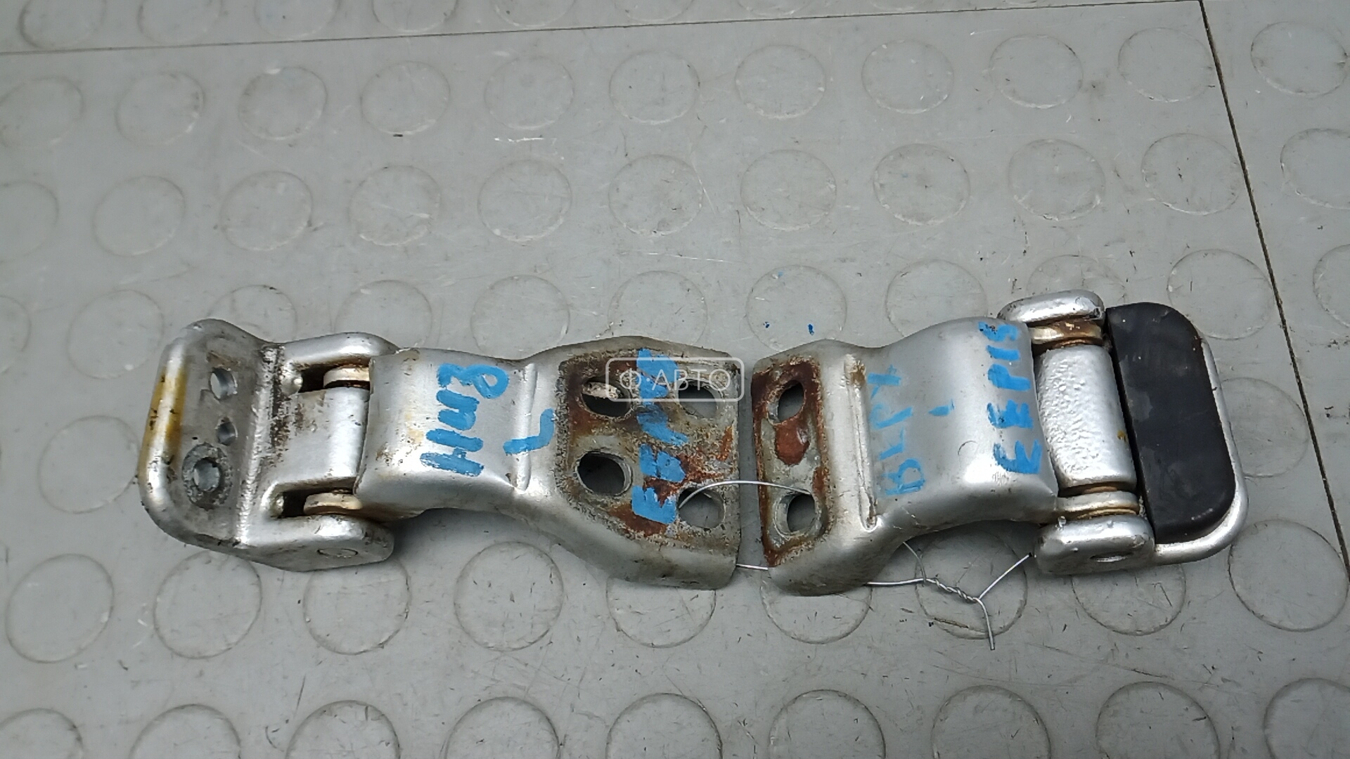 Петля двери распашной левой